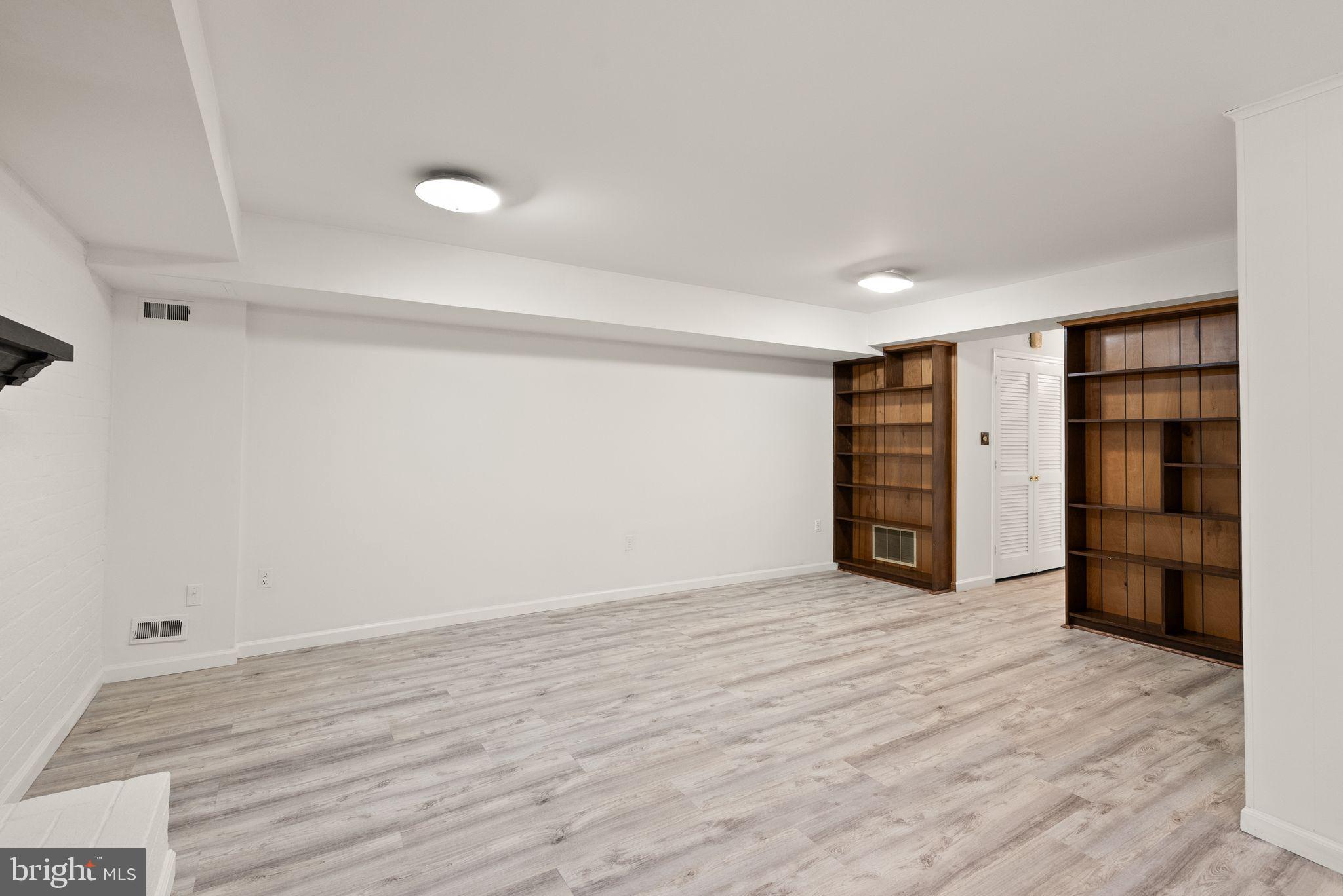 KMS TOWNHOUSES - Residential