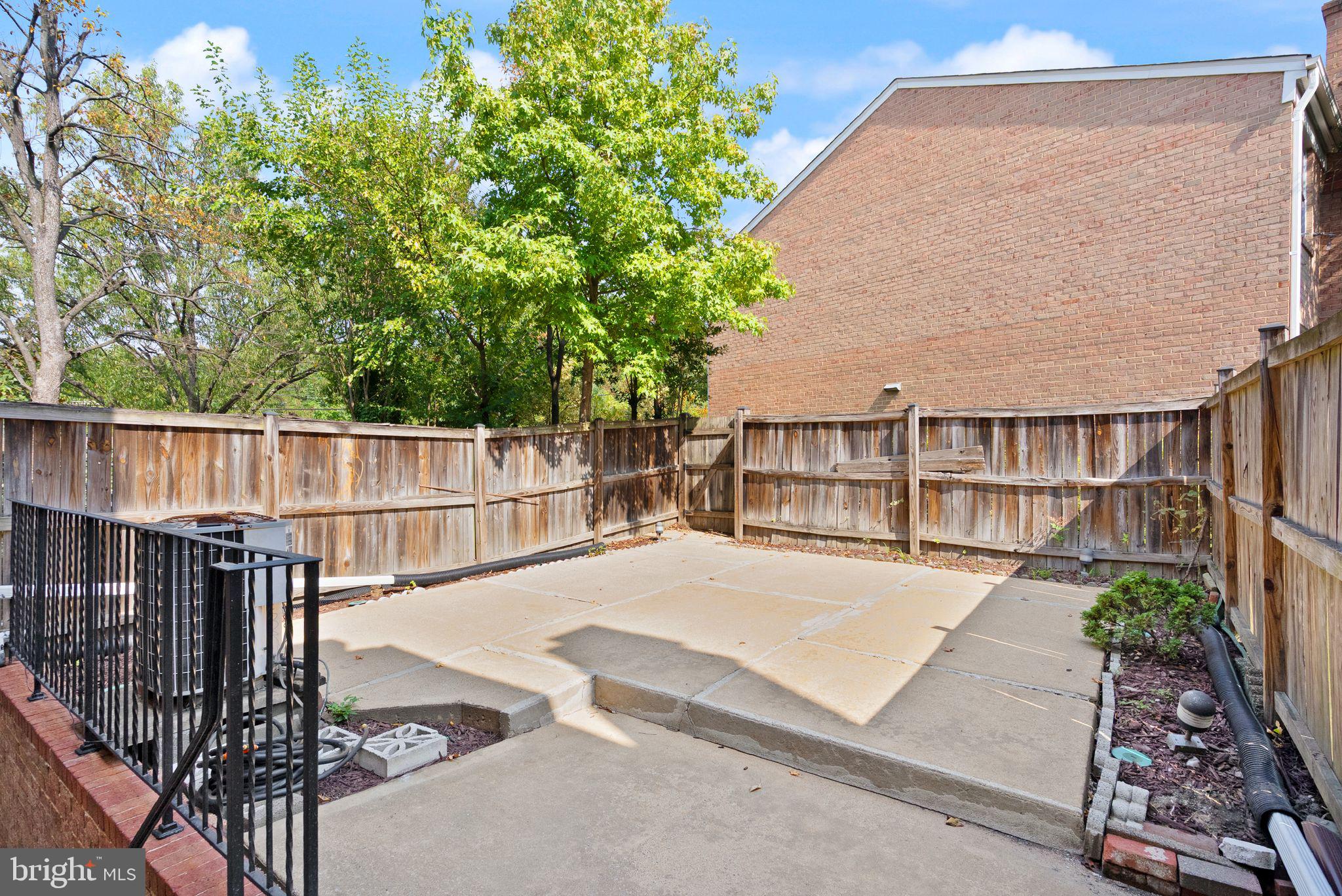 KMS TOWNHOUSES - Residential