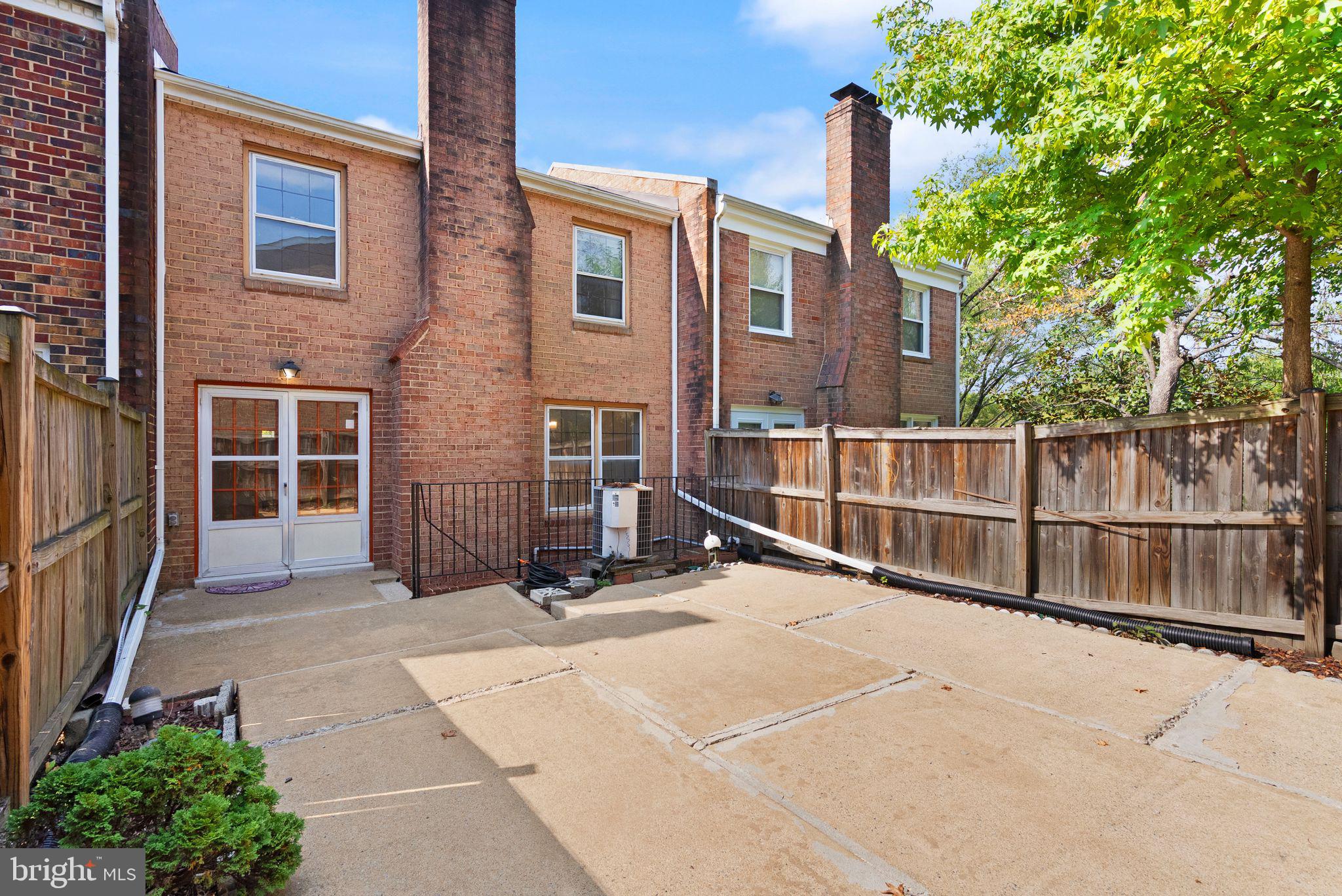 KMS TOWNHOUSES - Residential