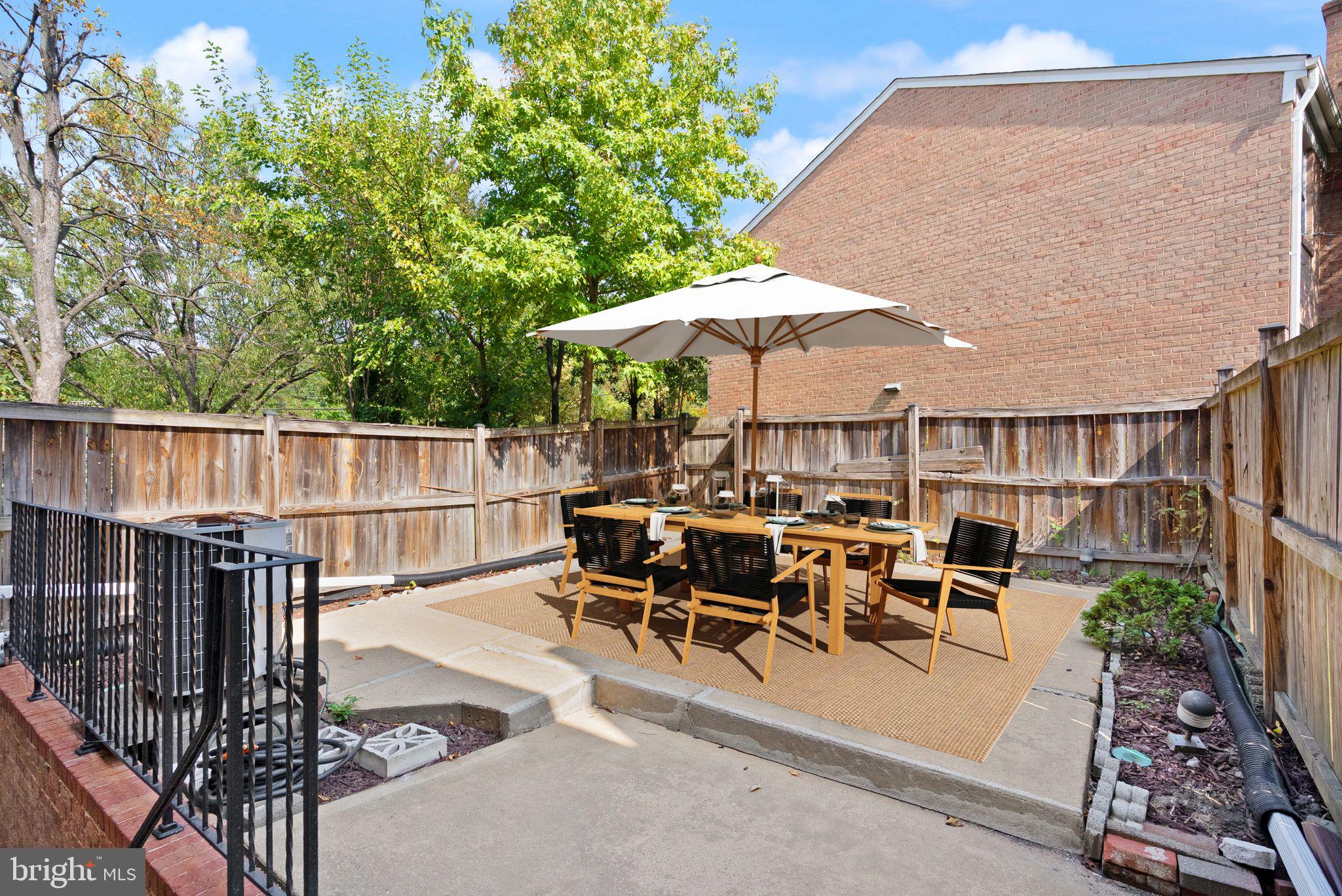 KMS TOWNHOUSES - Residential