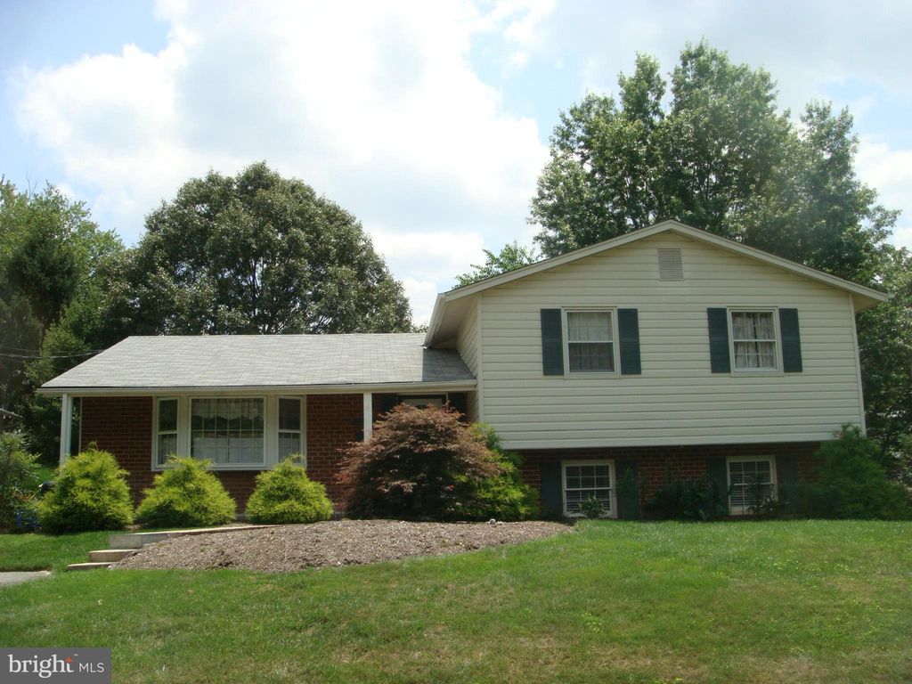 Photo of 1 Tifton Court, POTOMAC, MD 20854 (MLS # MDMC2204440)