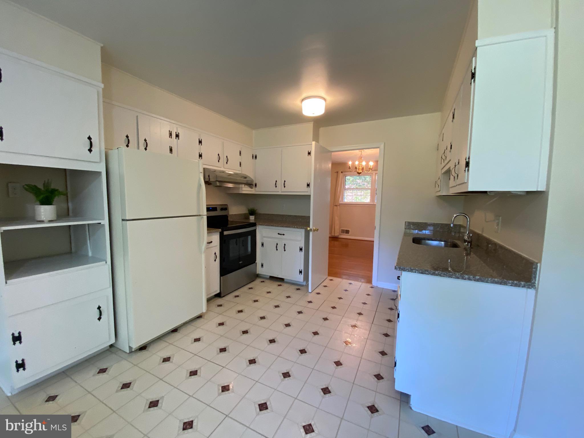 REGENCY ESTATES - Residential Lease