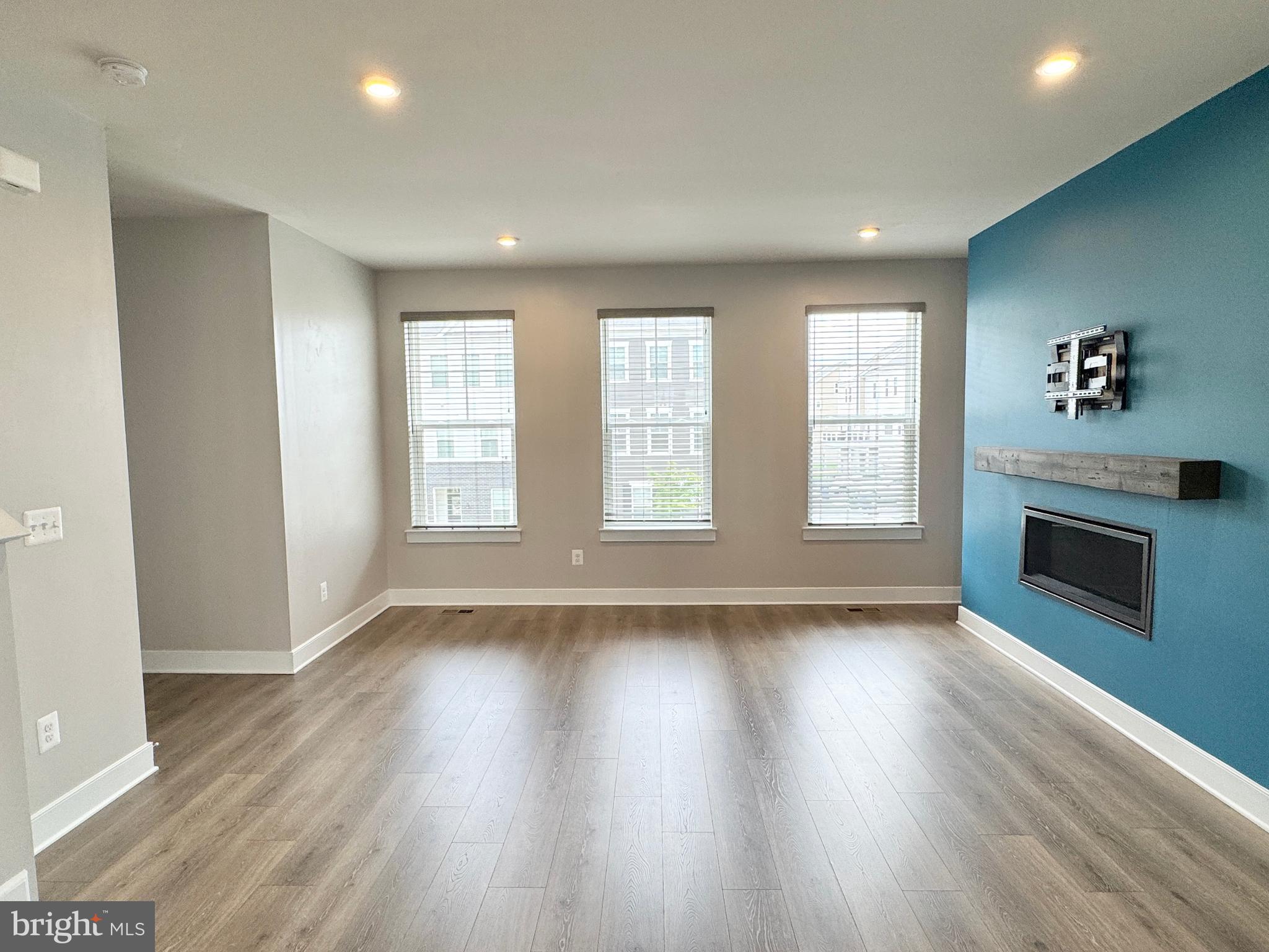 POTOMAC SHORES - Residential Lease