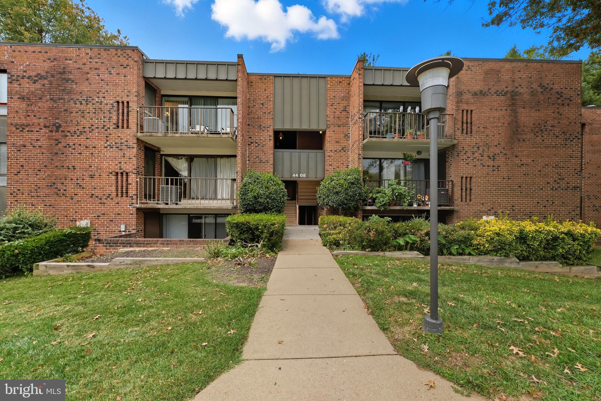 HERITAGE COURT - Residential