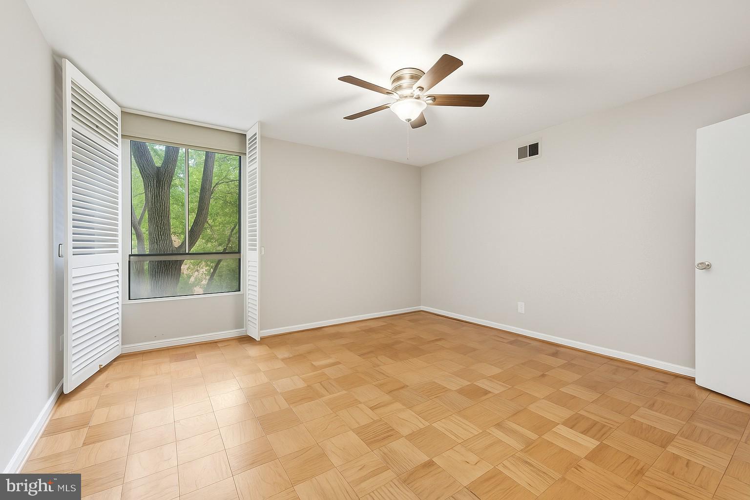 HERITAGE COURT - Residential