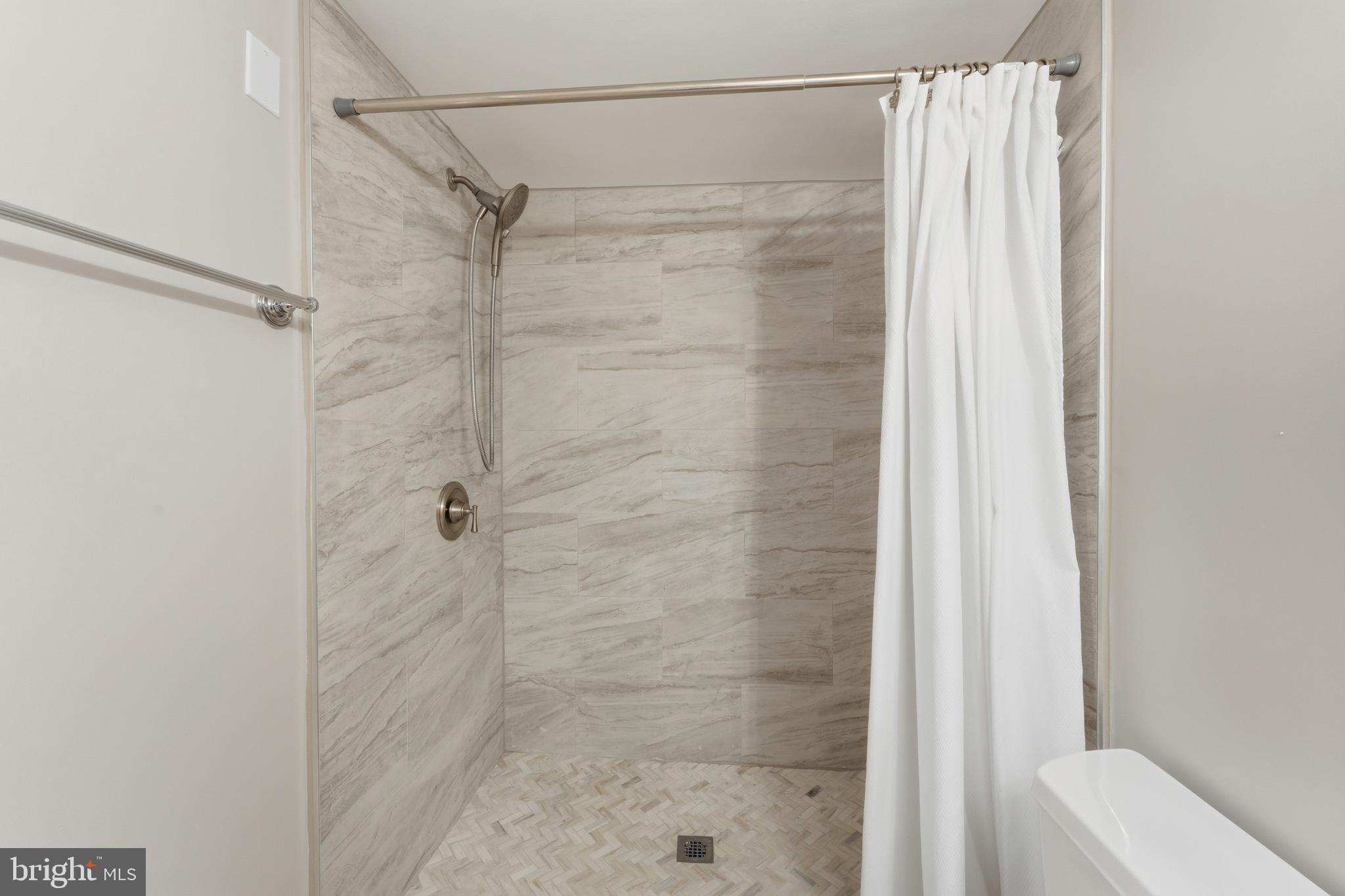 HERITAGE COURT - Residential