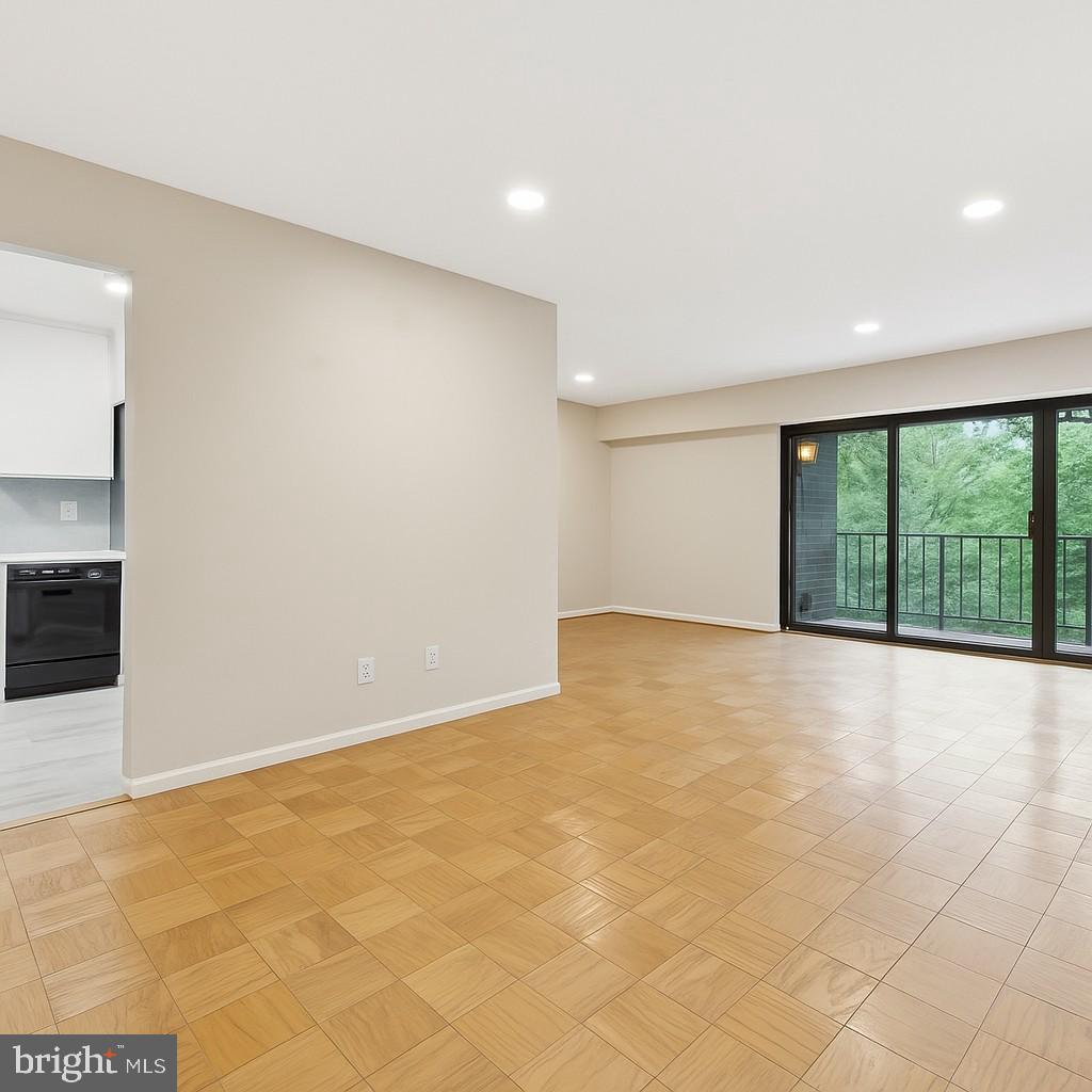 HERITAGE COURT - Residential