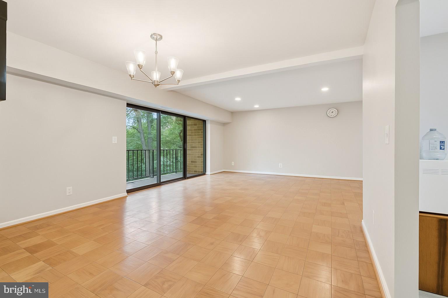 HERITAGE COURT - Residential