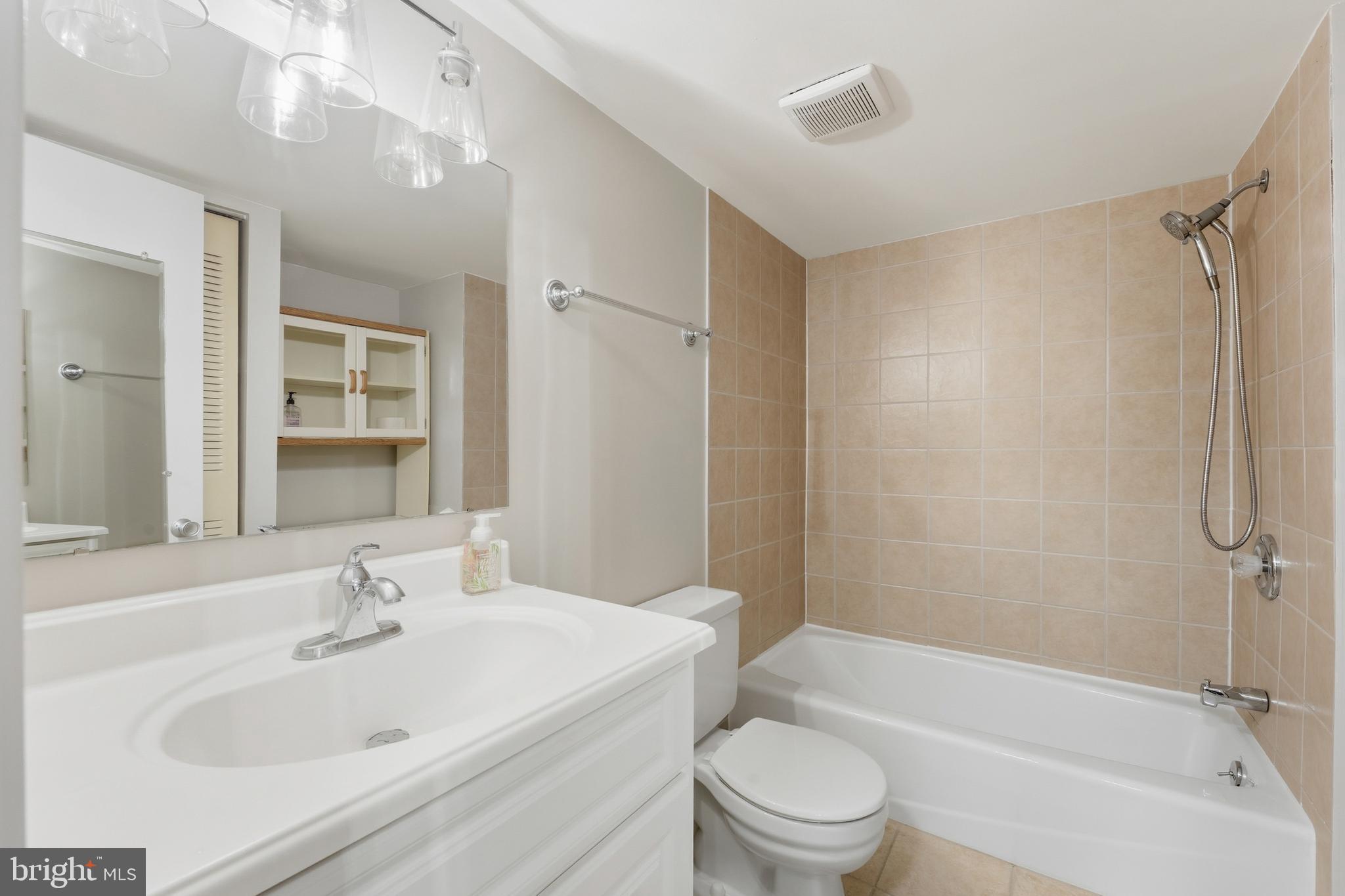 HERITAGE COURT - Residential