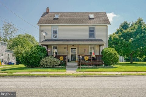 Photo of 122 N Repauno Avenue, GIBBSTOWN, NJ 08027 (MLS # NJGL2076638)
