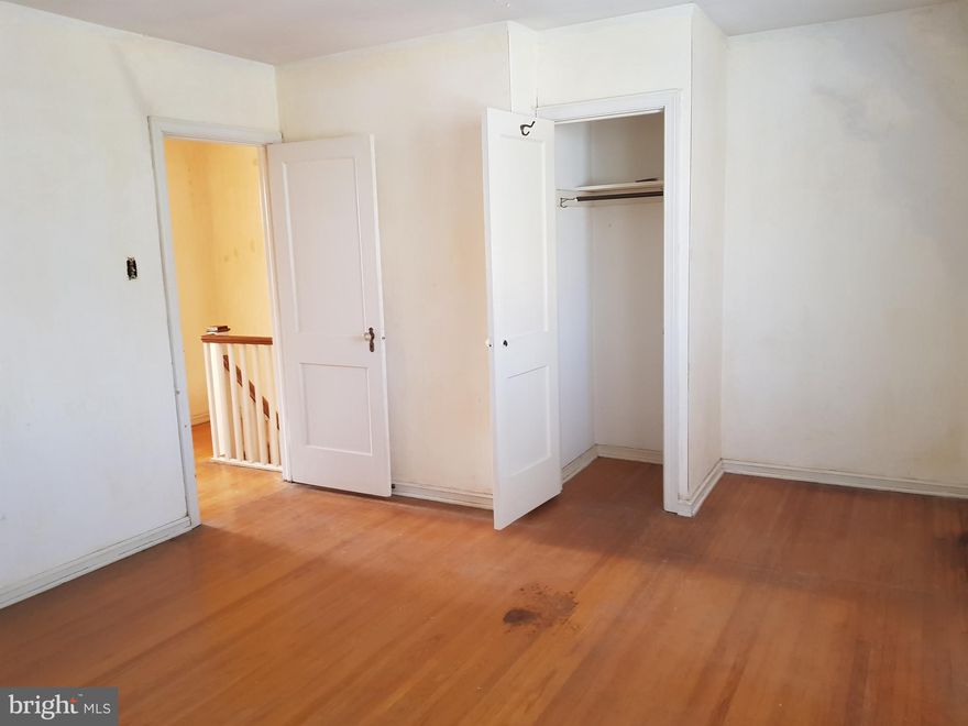 3 bed, 1 bath, full basement, Mayfair home ready for your design and remodel. Conveniently located near Mayfair schools, shopping, grocery store, public transportation. Minutes to Roosevelt Blvd and I-95 corridor. Schedule your showing today.