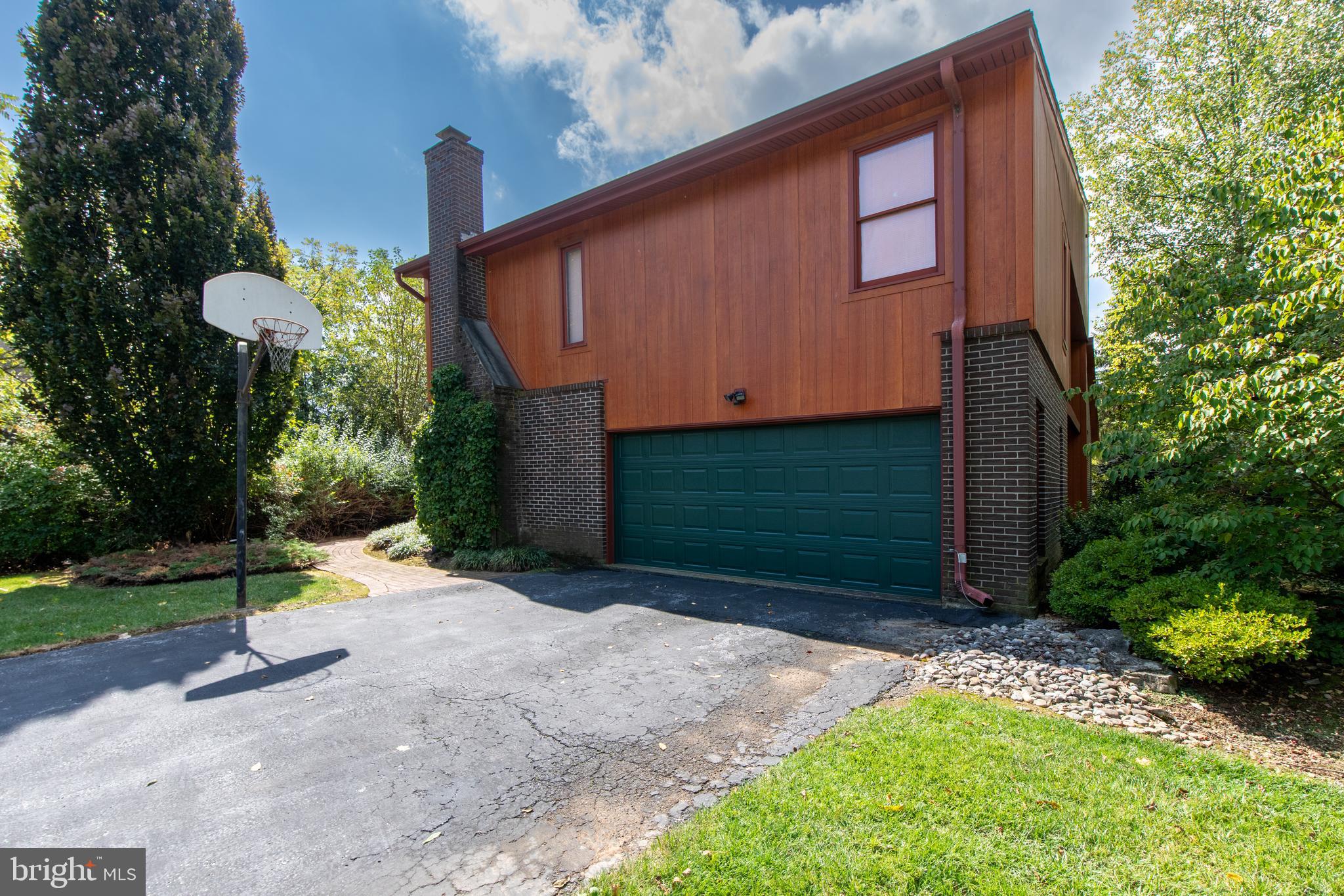 SPRINGWOOD MANOR - Residential