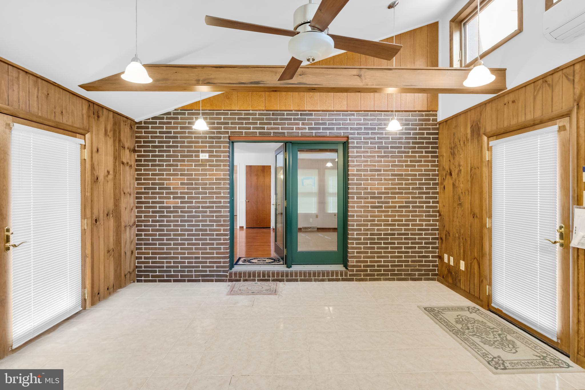 SPRINGWOOD MANOR - Residential