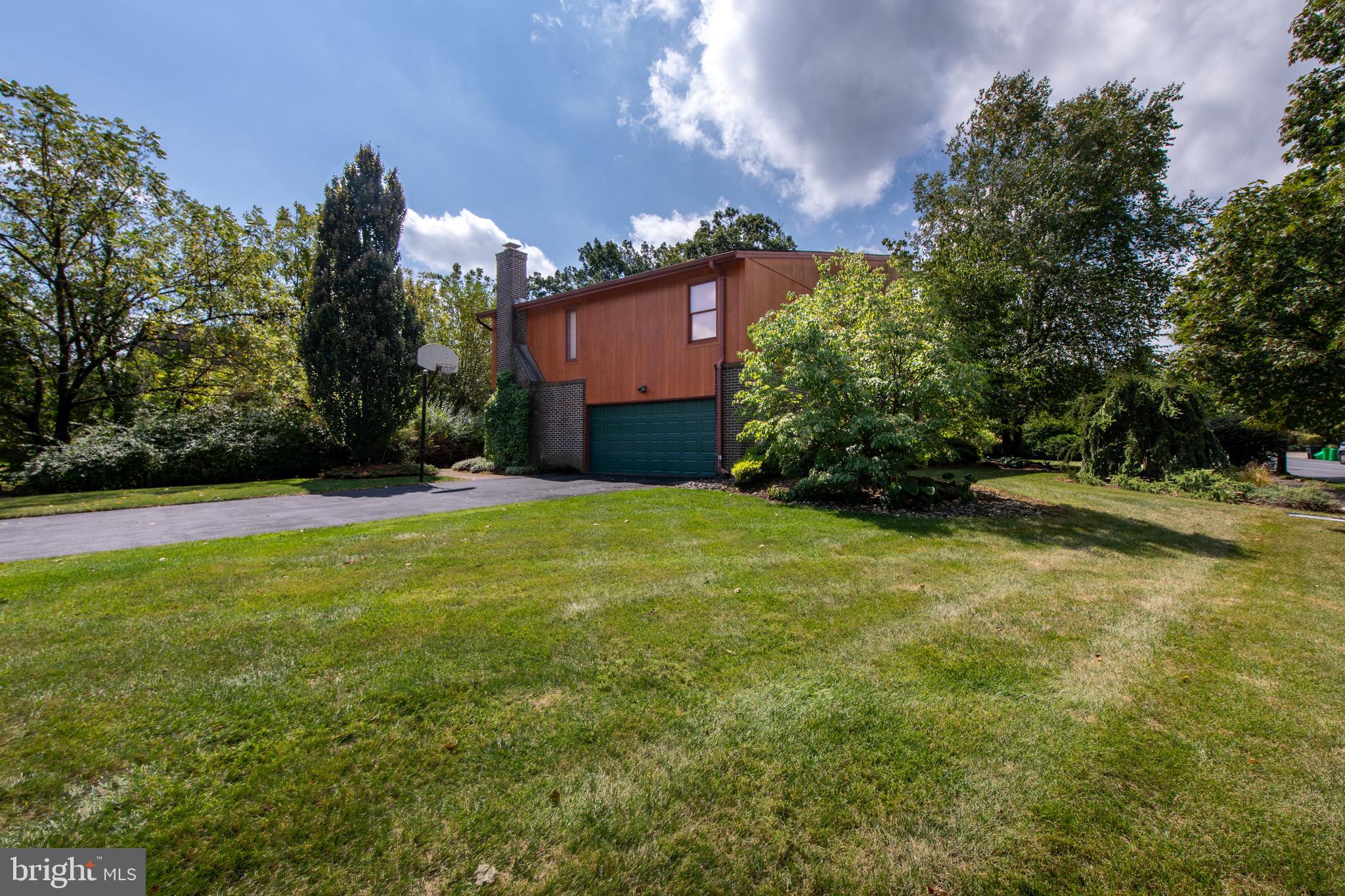 SPRINGWOOD MANOR - Residential