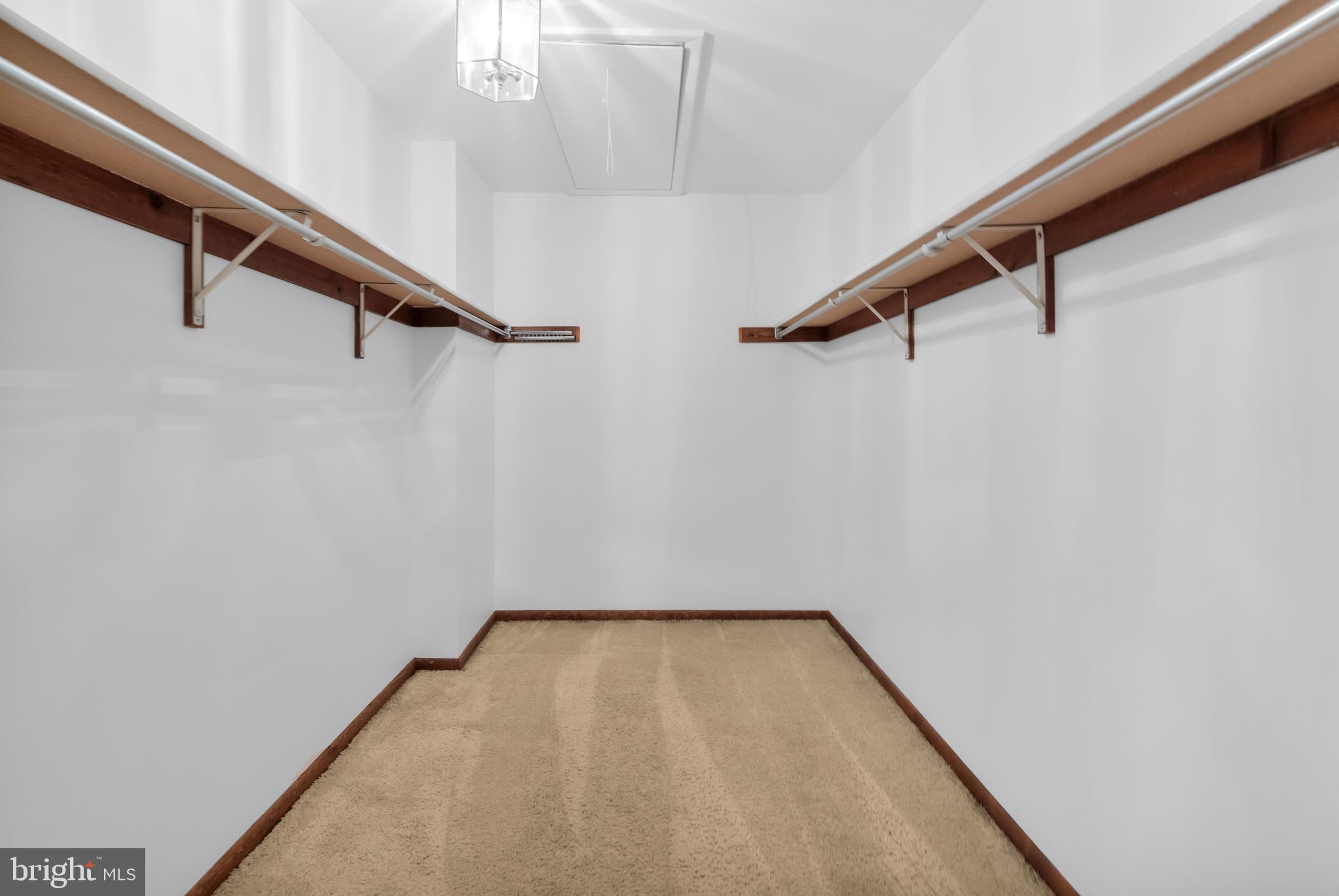 SPRINGWOOD MANOR - Residential