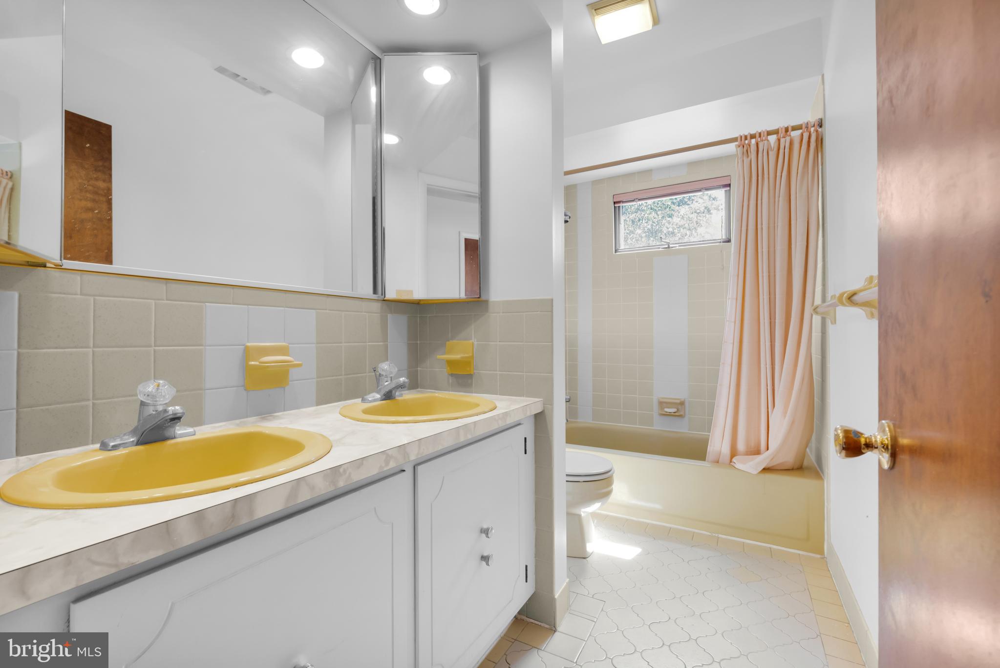 SPRINGWOOD MANOR - Residential