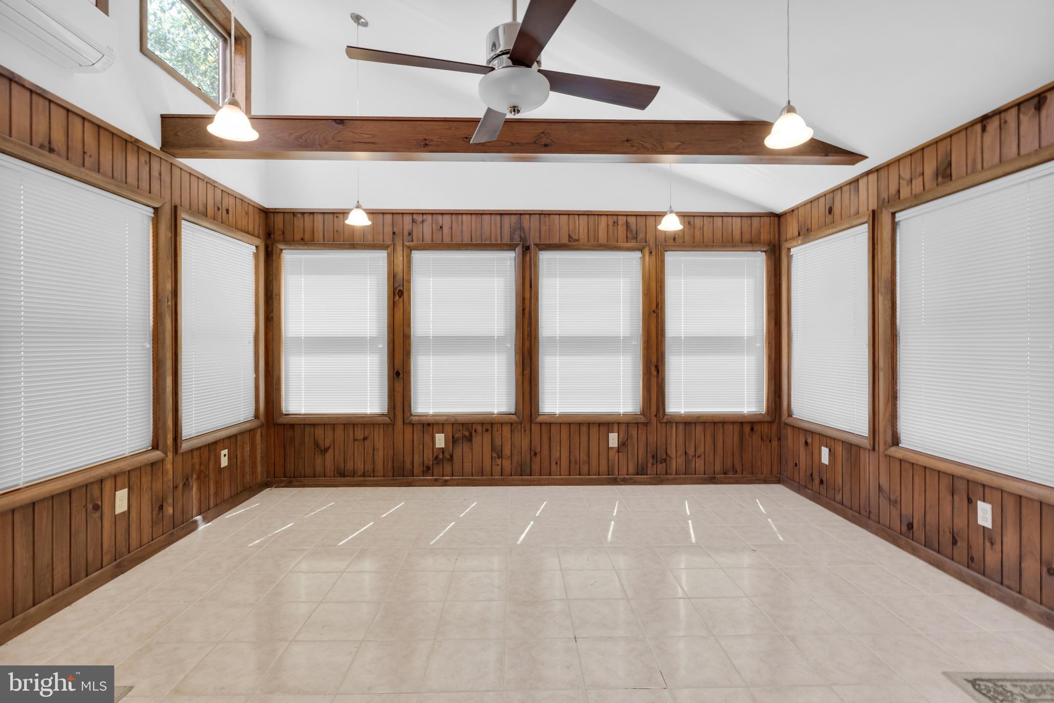 SPRINGWOOD MANOR - Residential