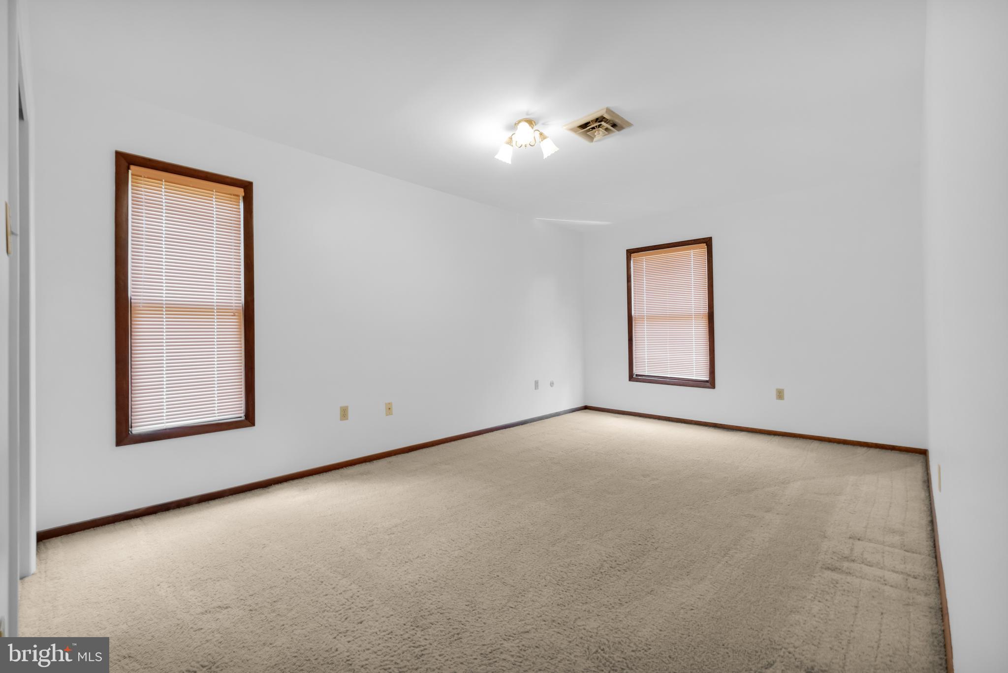 SPRINGWOOD MANOR - Residential