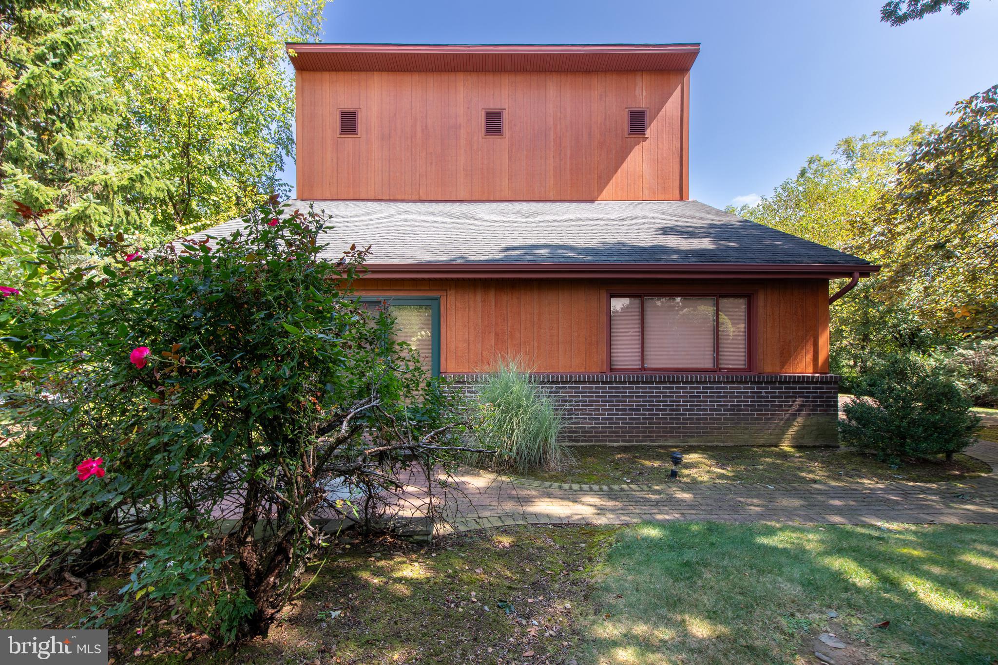 SPRINGWOOD MANOR - Residential