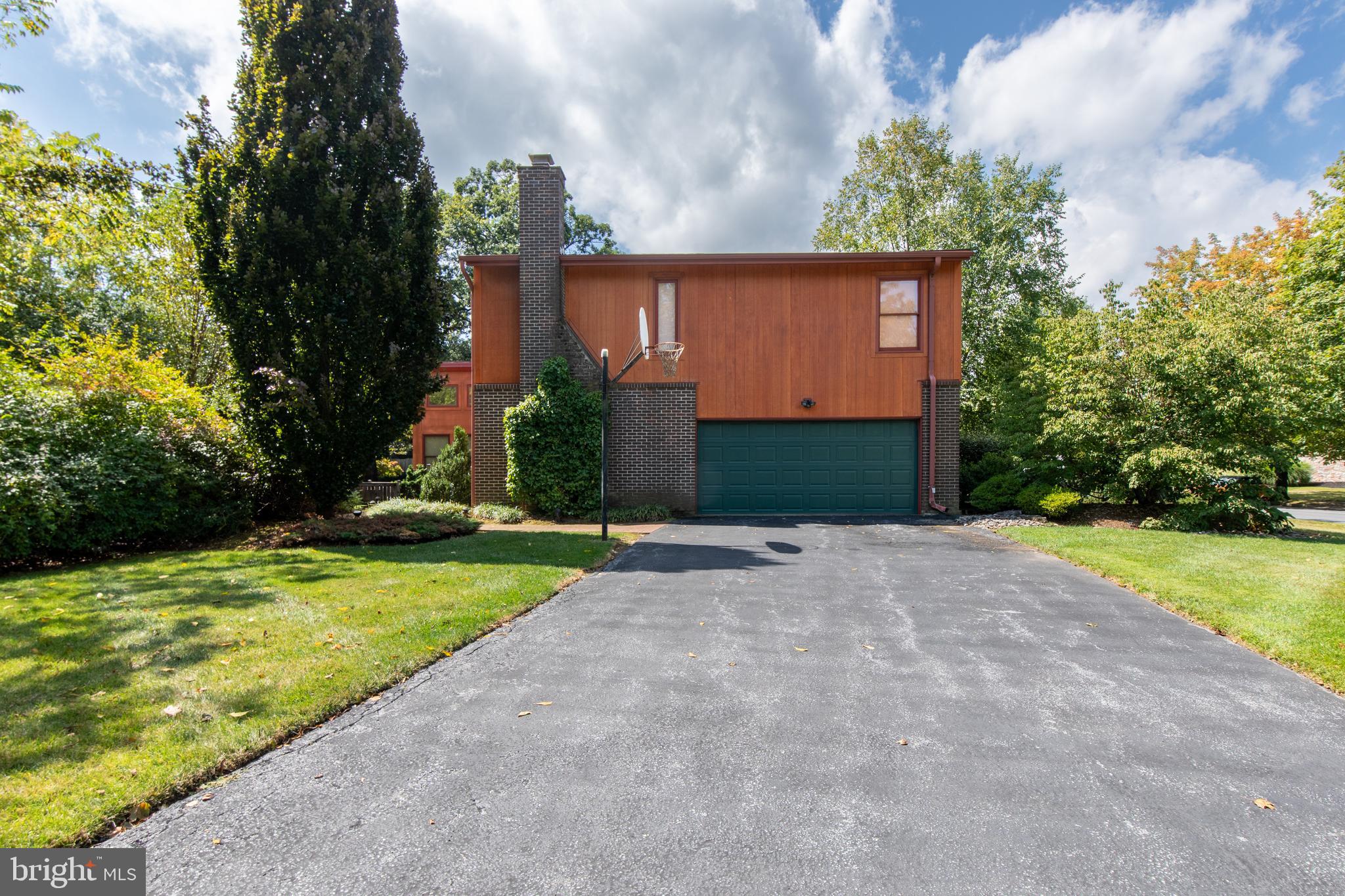 SPRINGWOOD MANOR - Residential