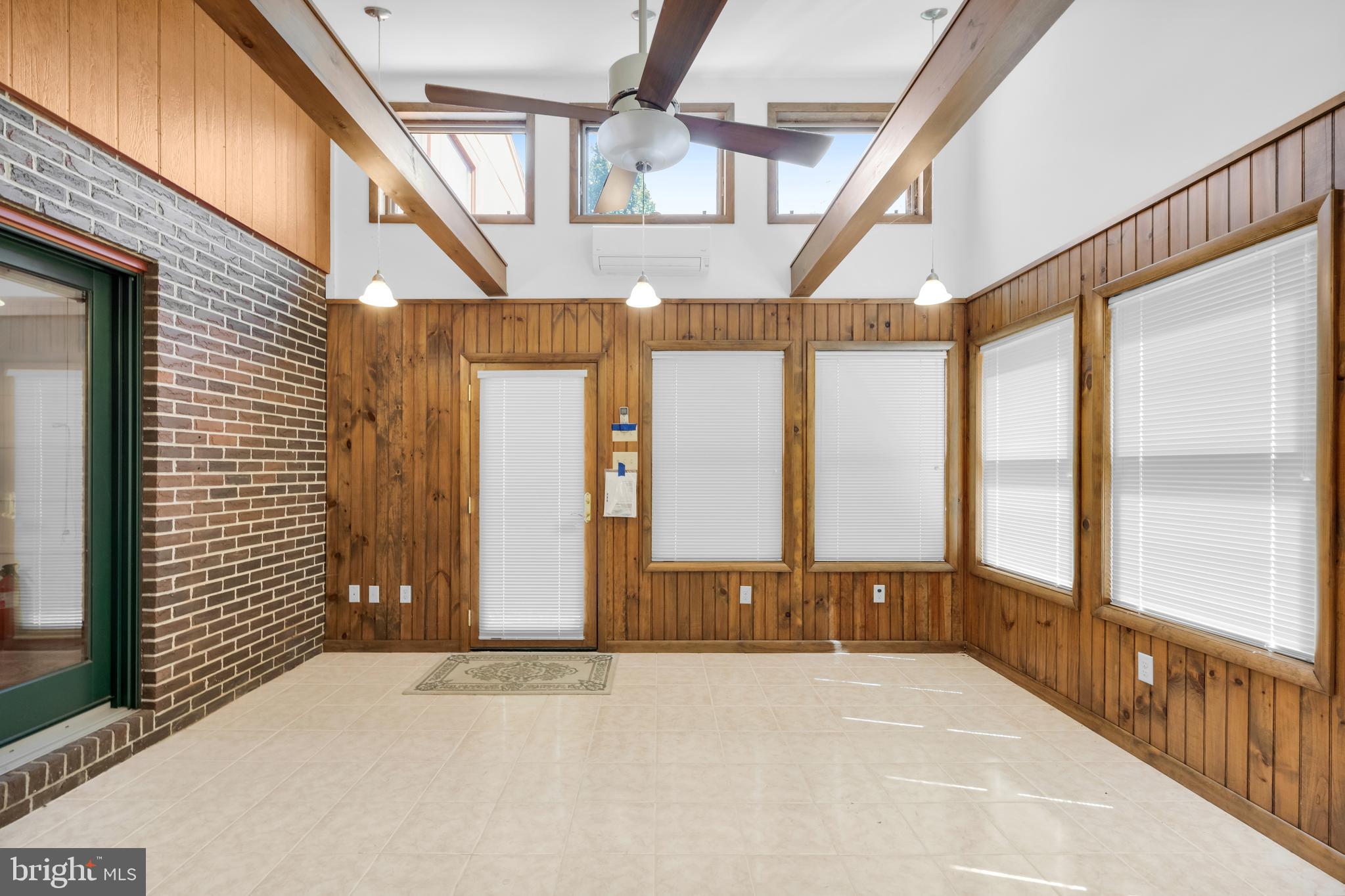 SPRINGWOOD MANOR - Residential