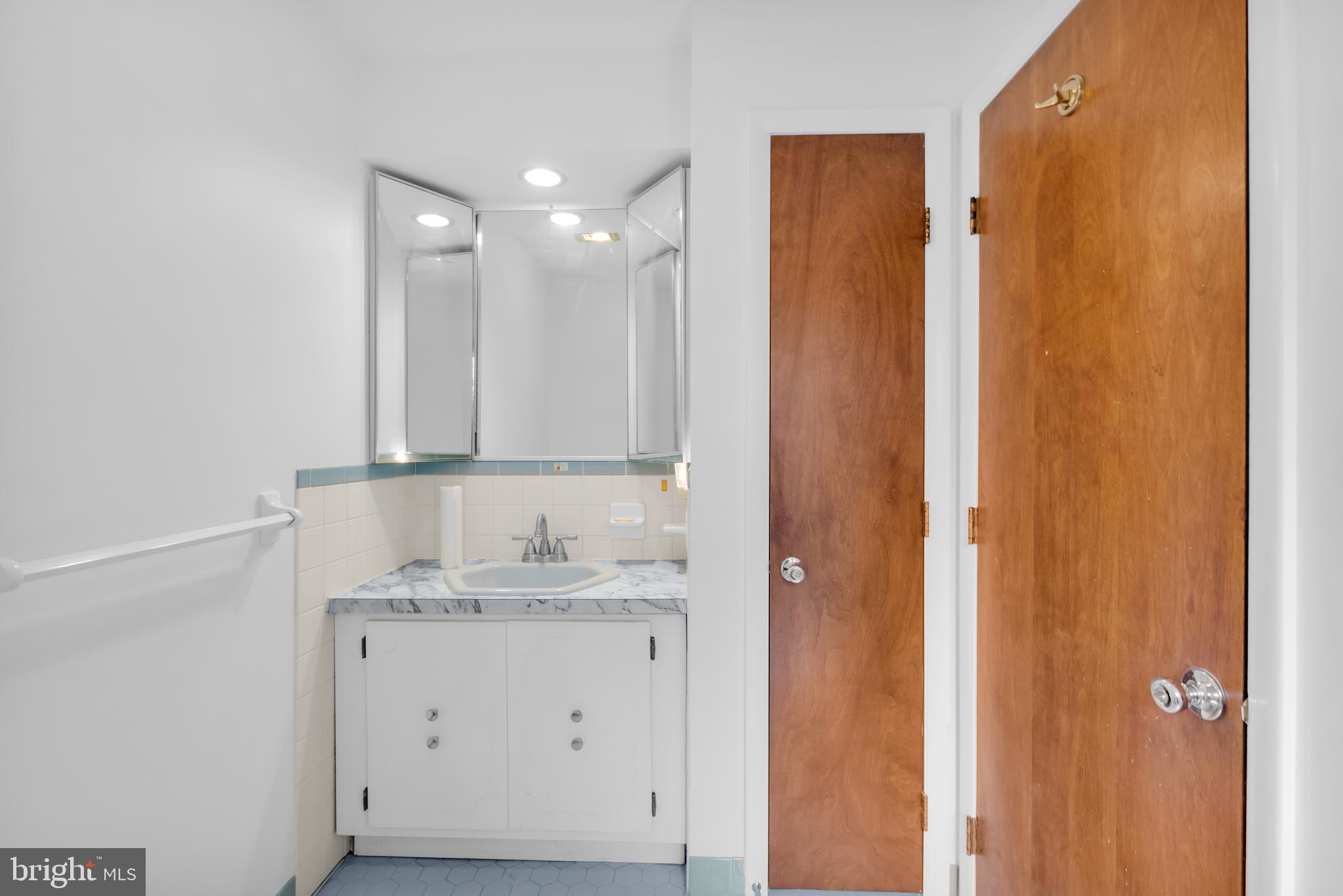 SPRINGWOOD MANOR - Residential