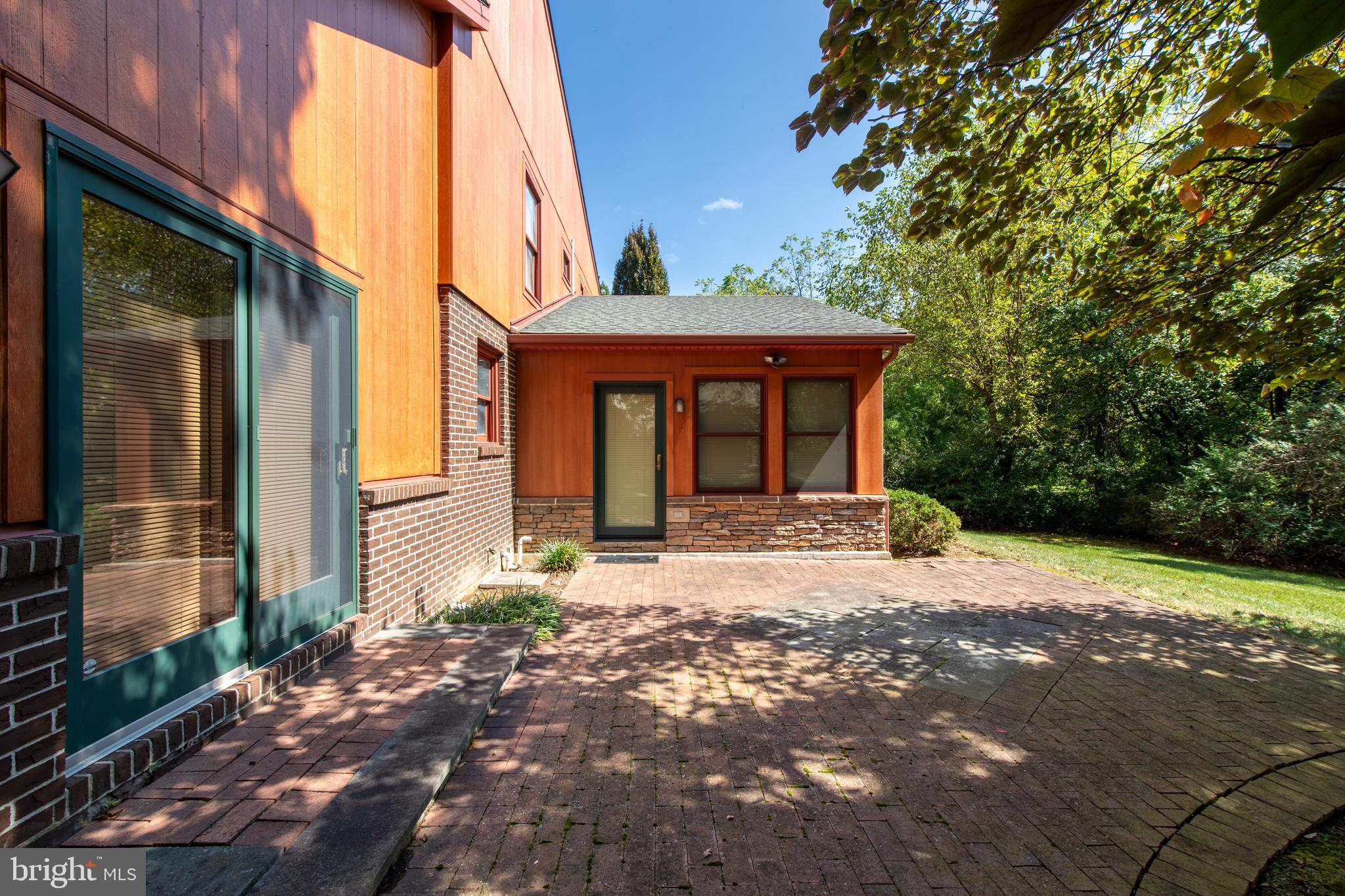 SPRINGWOOD MANOR - Residential