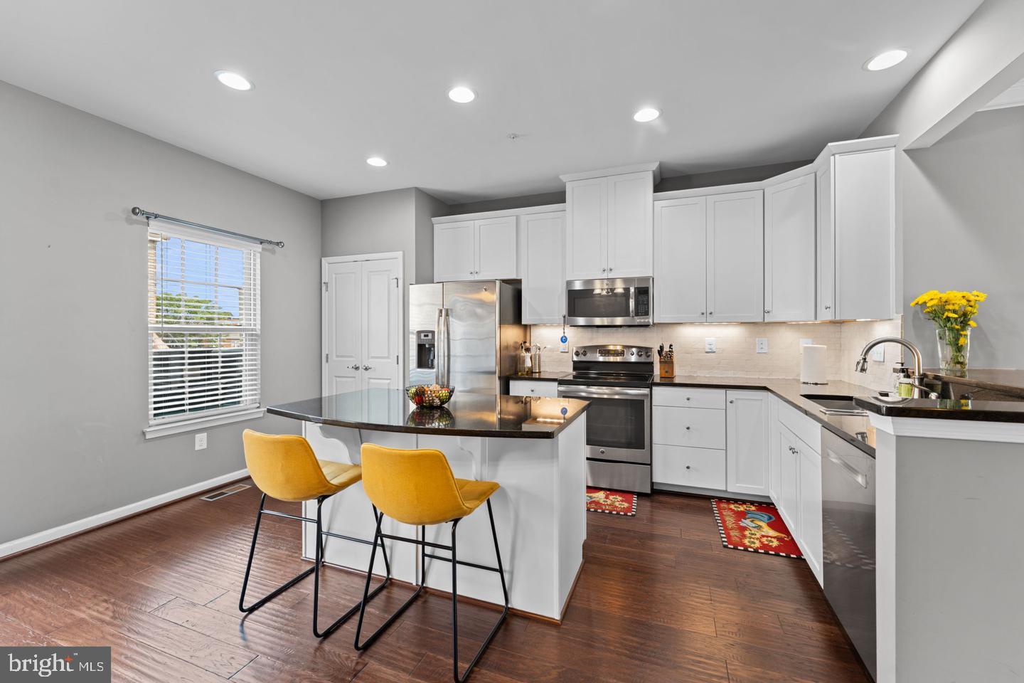 4662 HUDSON STREET
