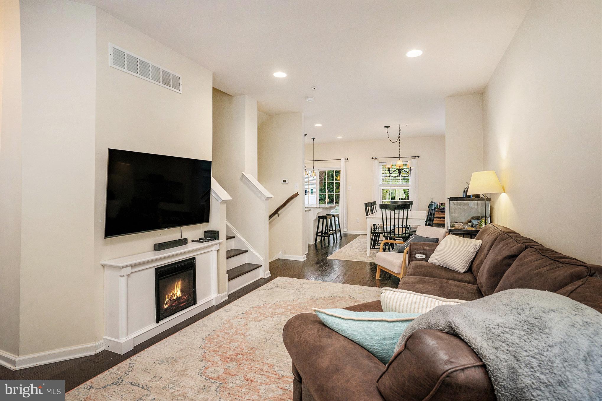 CARRIAGE HILL - Residential Lease