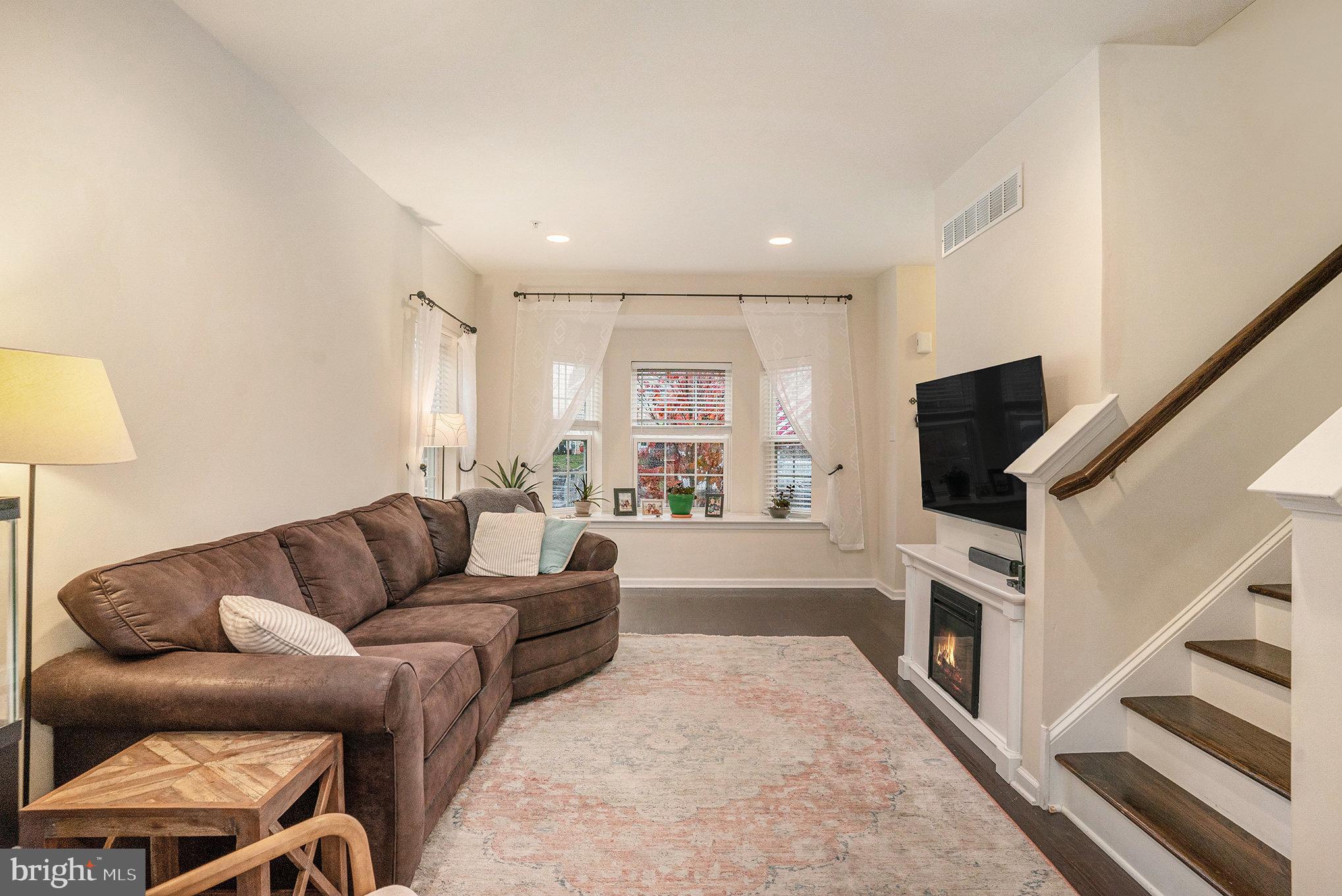 CARRIAGE HILL - Residential Lease