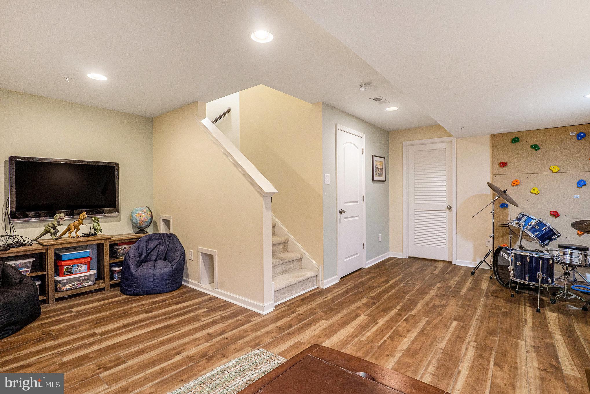 CARRIAGE HILL - Residential Lease