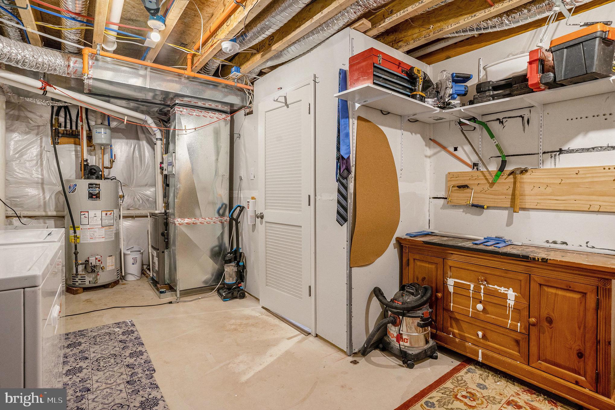 CARRIAGE HILL - Residential Lease