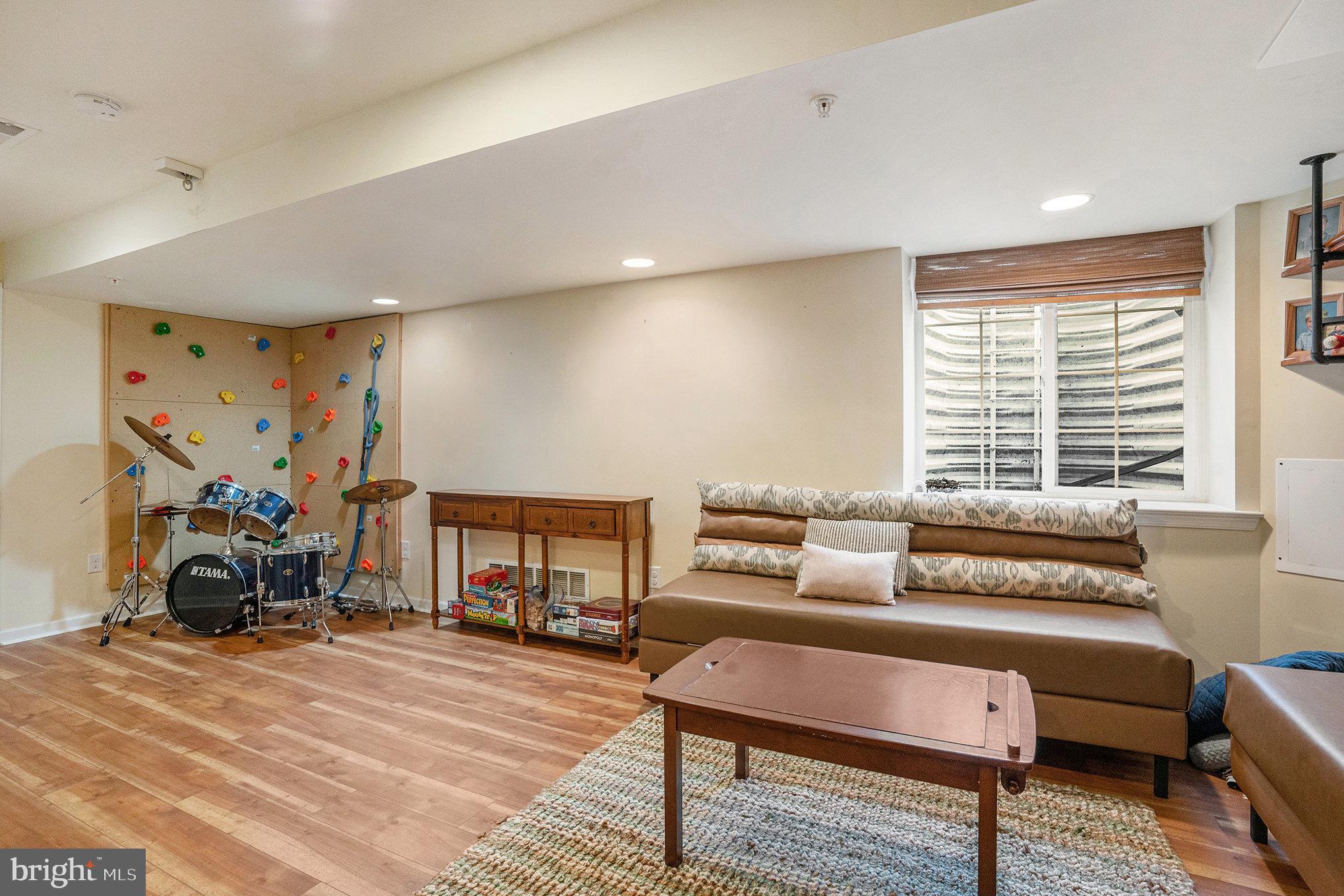 CARRIAGE HILL - Residential Lease