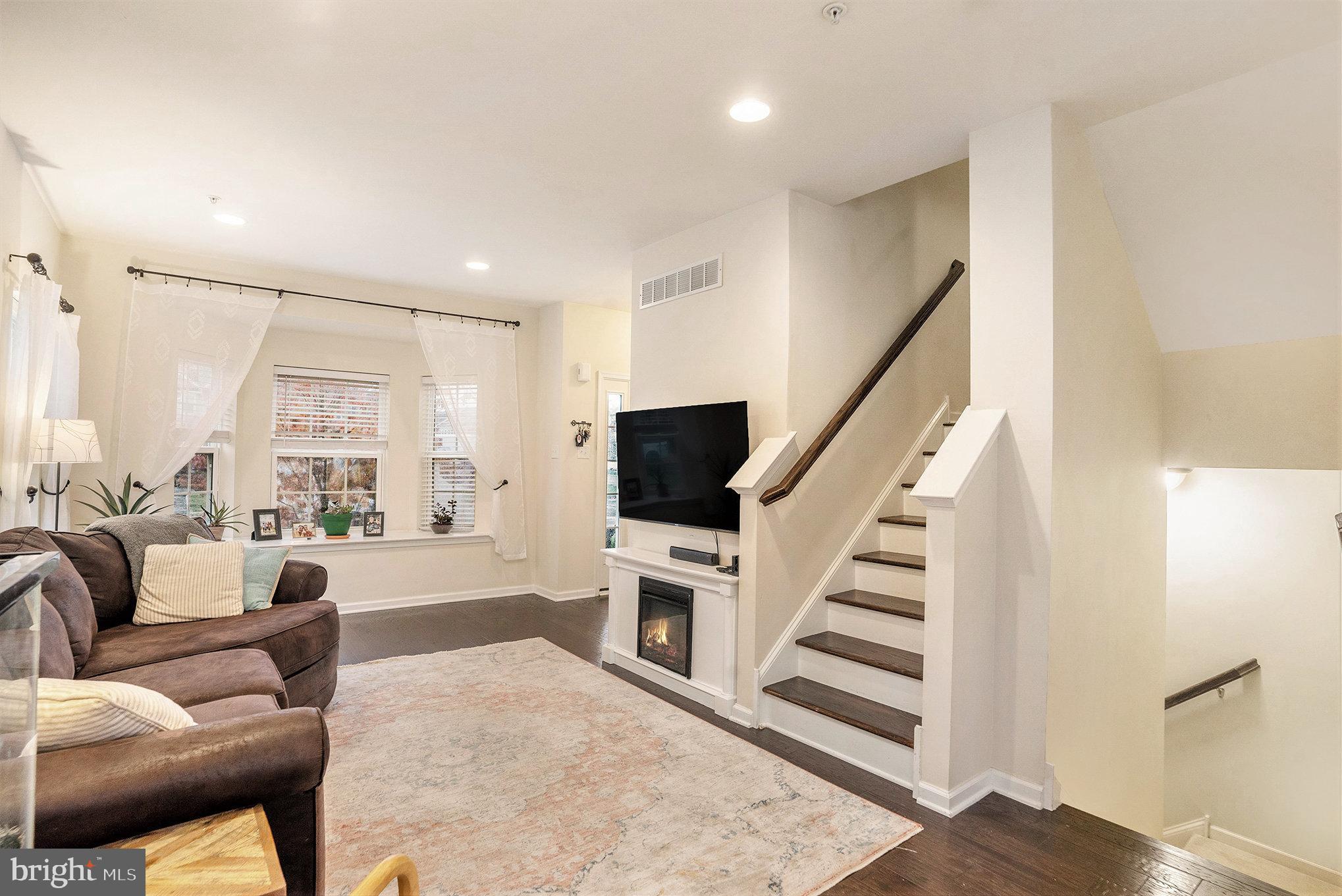 CARRIAGE HILL - Residential Lease