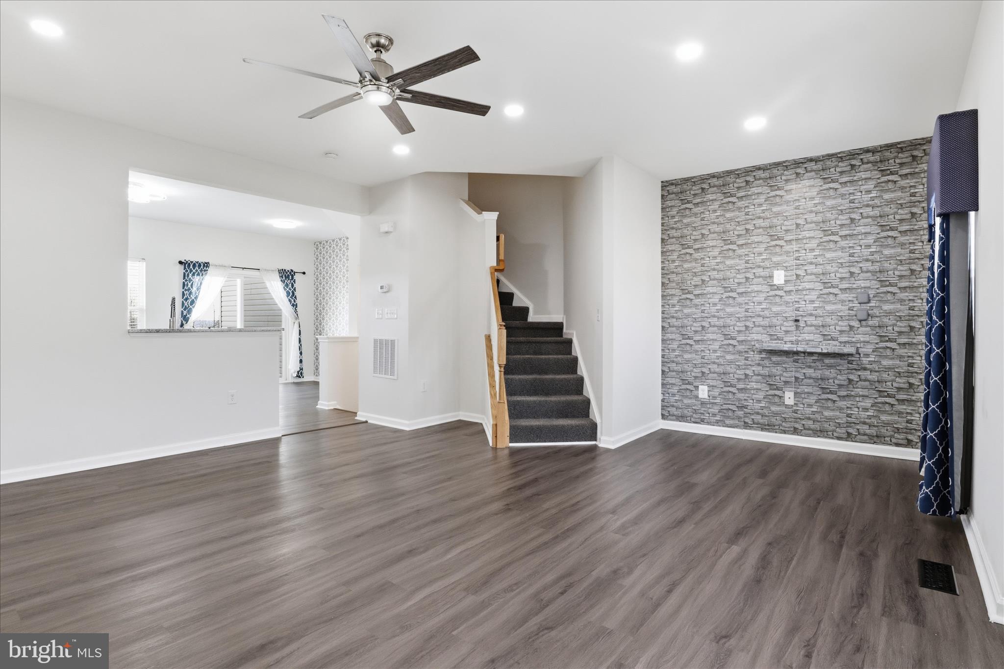 WOODSTREAM - Residential Lease