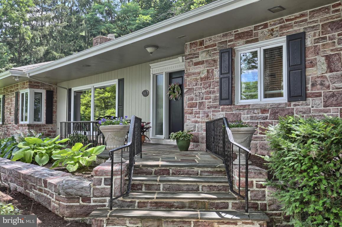 Classic, sprawling, quality built stone ranch. Updated and upgraded. Lots of hardwood floors and all newer windows. Commanding views. 3 BRs and 3 full baths. Lots of closets and built-ins. Remodeled kitchen with newer cabinets, remodeled main and guest bathrooms with newer ceramic tile flooring. Private courtyard off living room and private patio with hot tub off of master bedroom. Screened-in porch off dining room. Walk-in pantry in oversized