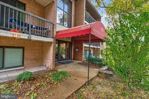 3210 S 28th Street Unit 403, Alexandria, VA MLS: VAAX2051492