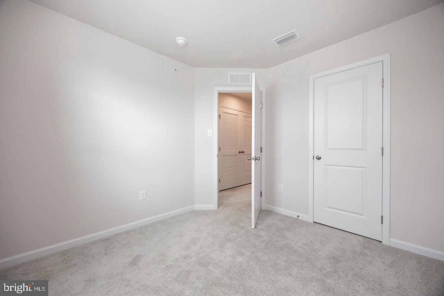 VALLEY SQUARE TOWNS - Residential Lease