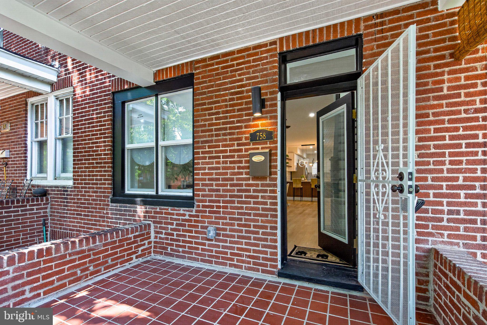 758 MELVILLE AVENUE