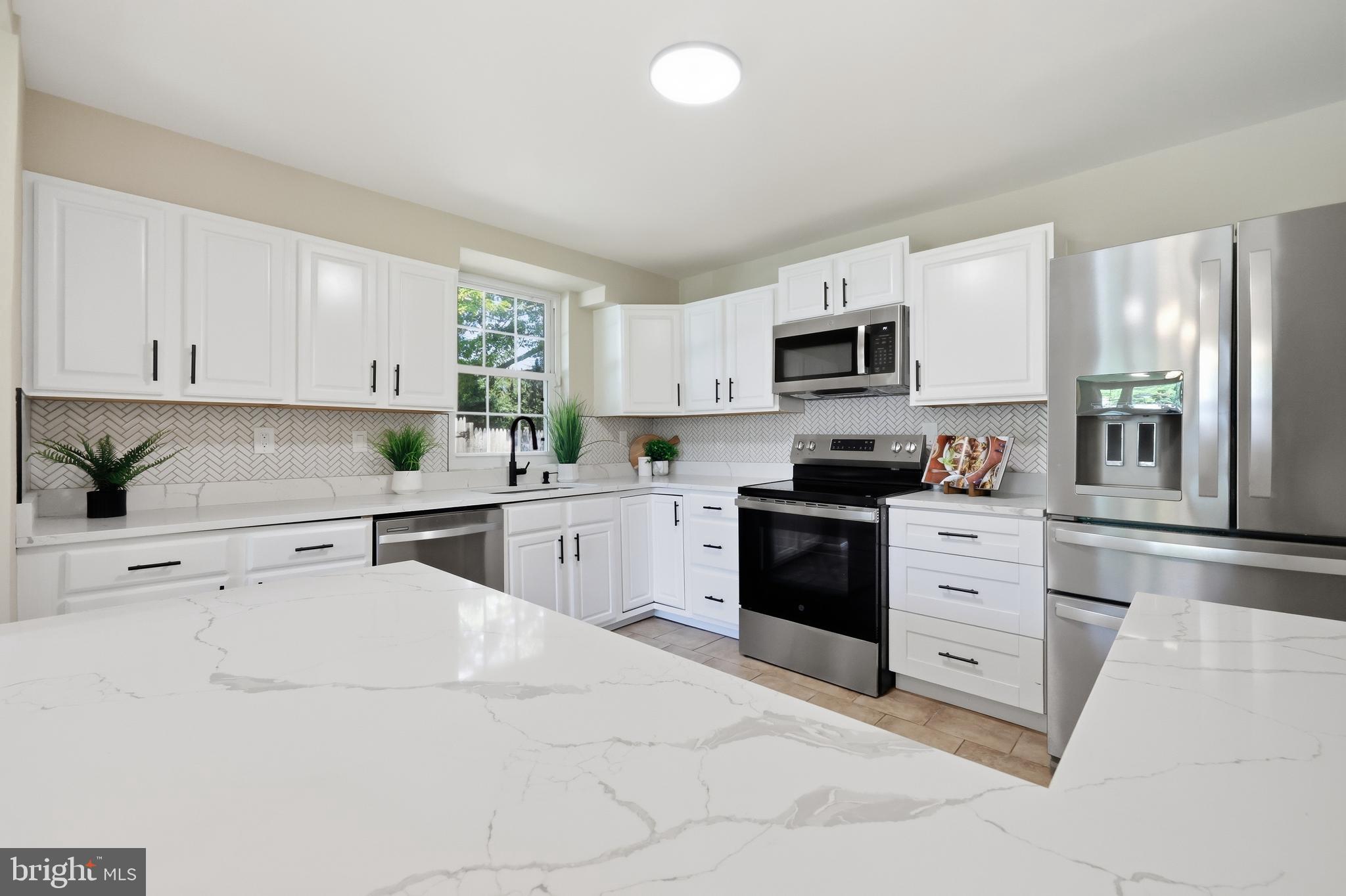 6802 FRIENDSHIP COURT