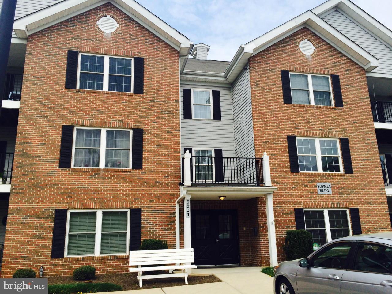 IMMEDIATE OCCUPANCY ON THIS 2BR 2BA UNIT, PRIVATE BALCONY OVERLOOKS PRIVATE LANDSCAPED AREA* 1 DEEDED PARKING SPACE AND OPEN PARKING FOR 1 ADDITIONAL CAR* ELEVATOR BUILDING WITH LOWER LEVEL STORAGE FOR THOSE SEASONAL ITEMS* SQUARE FOOTAGE IS ESTIMATED* WALKING DISTANCE TO LIBERTY RESERVOIR