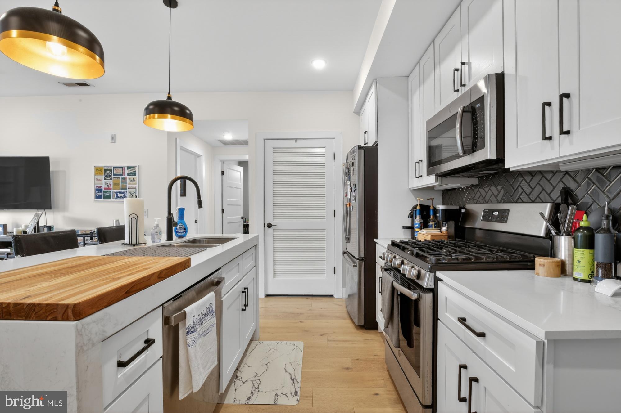 1232 N FRONT STREET 3D