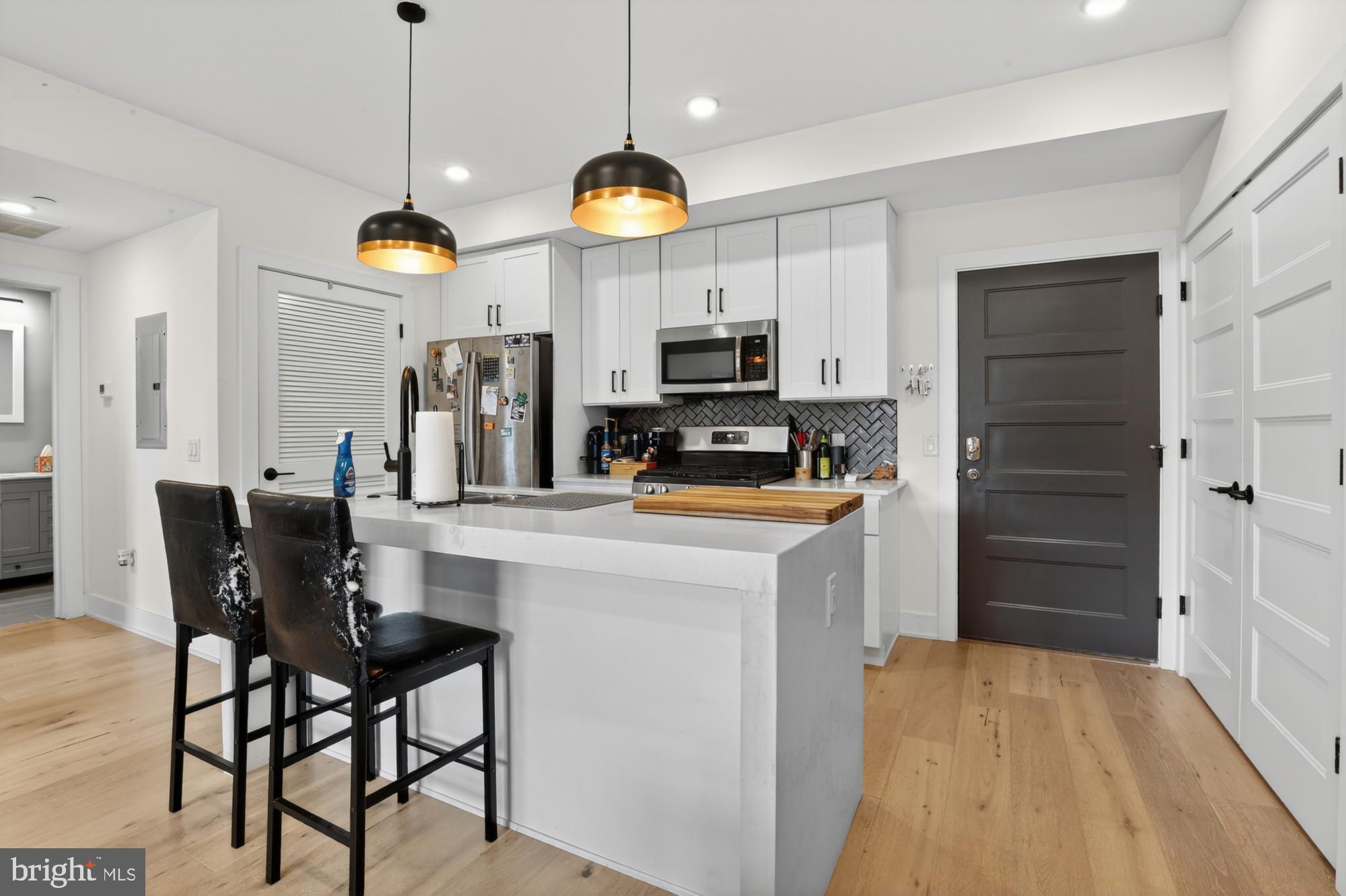 1232 N FRONT STREET 3D