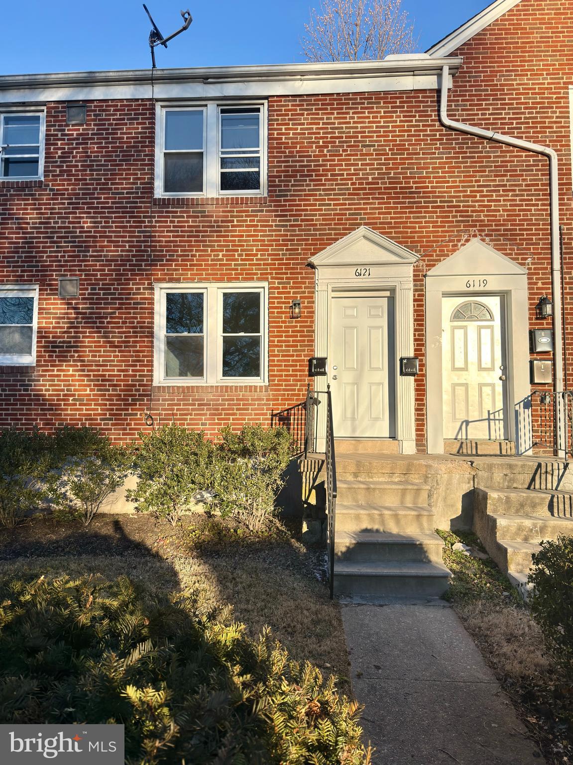 6121 CHINQUAPIN PARKWAY