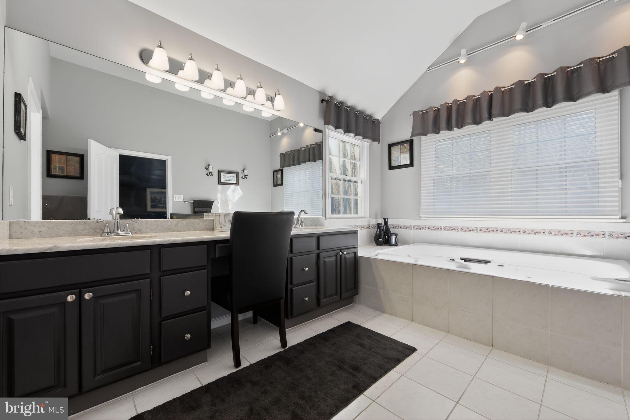 VIRGINIA GLEN - Residential