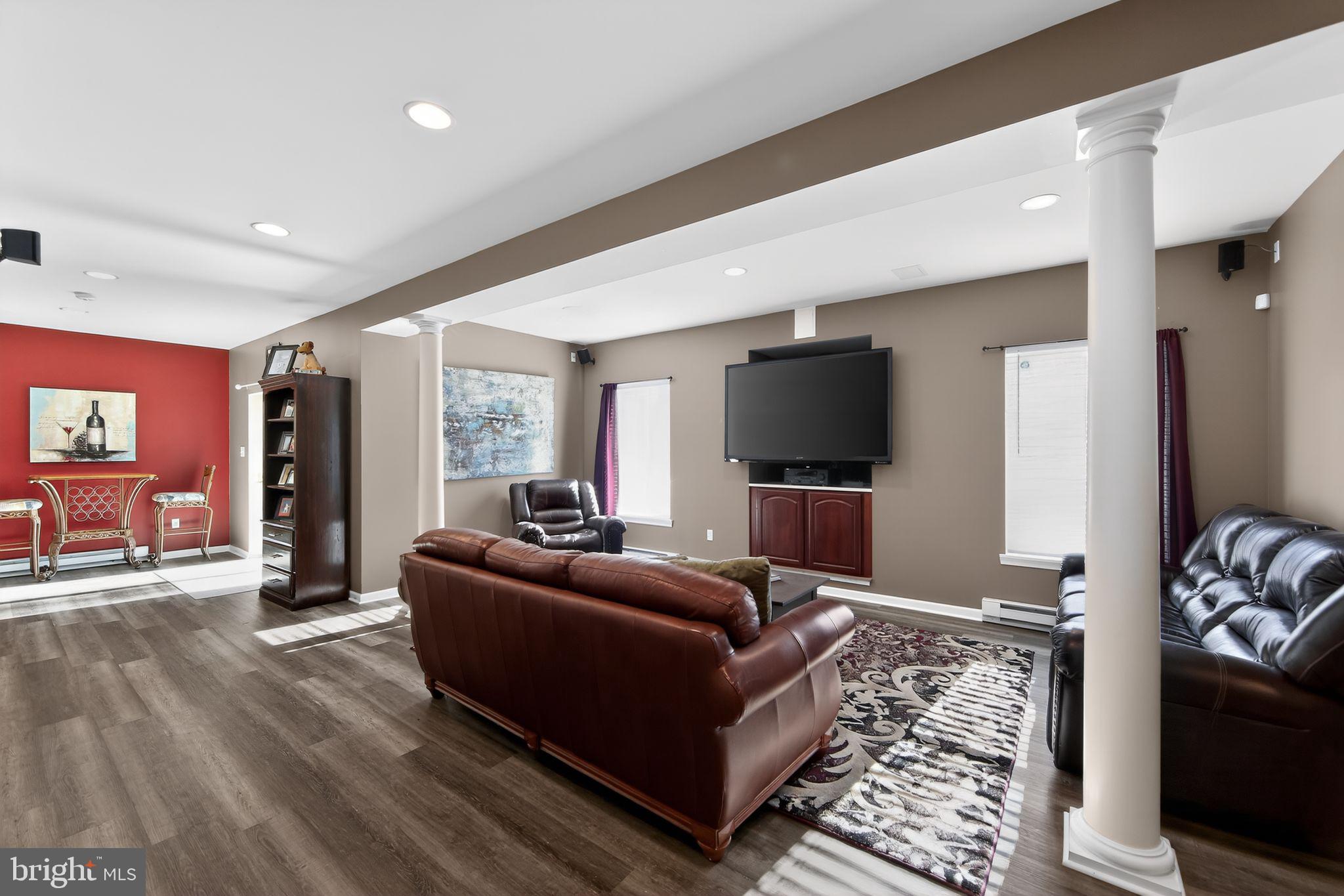 VIRGINIA GLEN - Residential