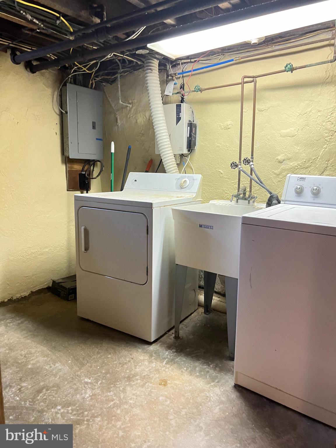 LAWNCREST - Residential