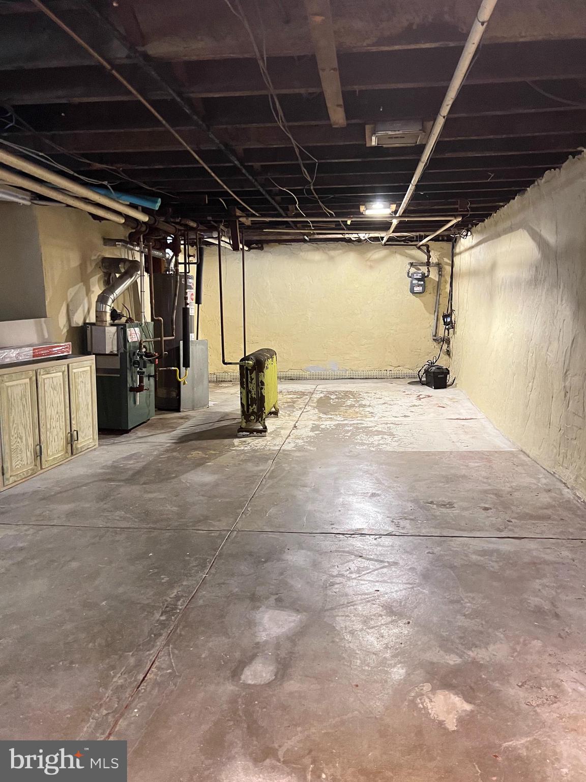 LAWNCREST - Residential