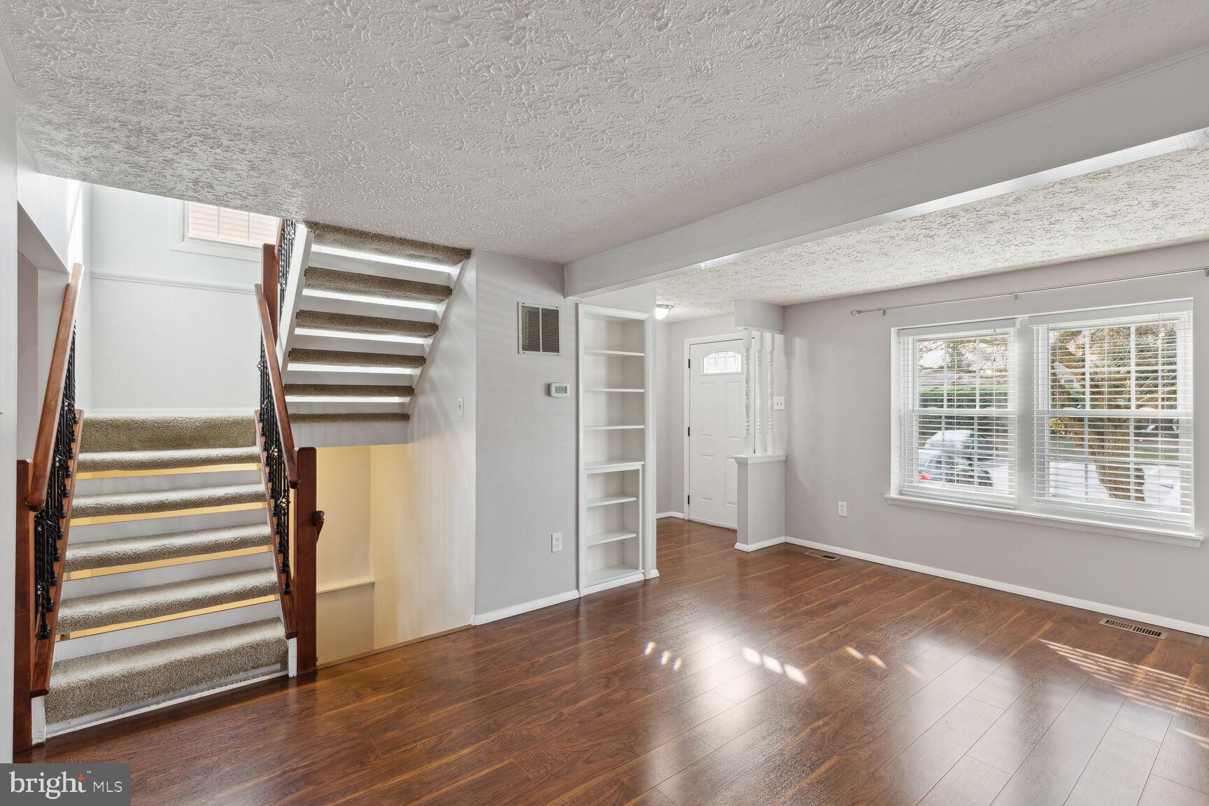 DAMASCUS MANOR - Residential Lease