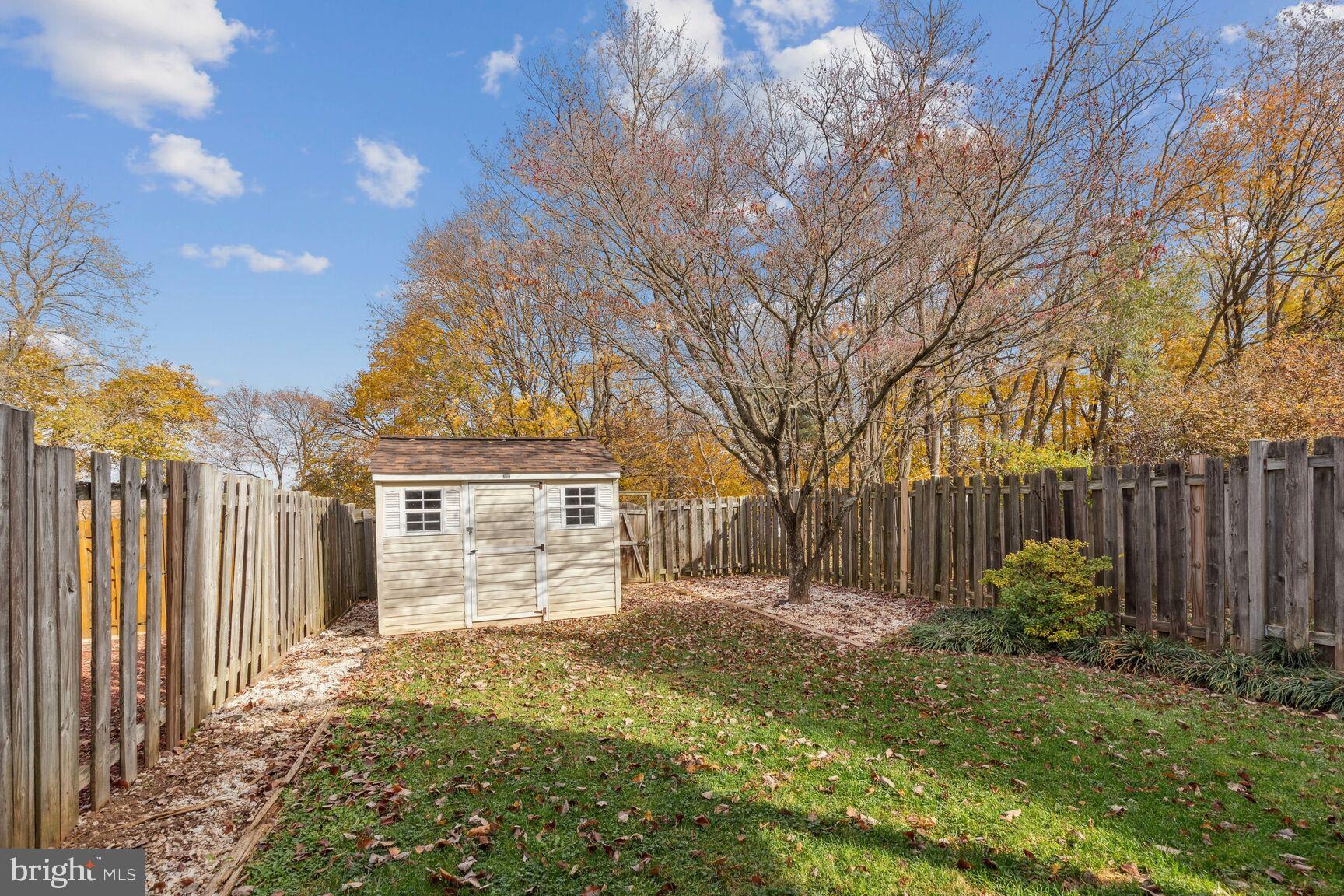 DAMASCUS MANOR - Residential Lease